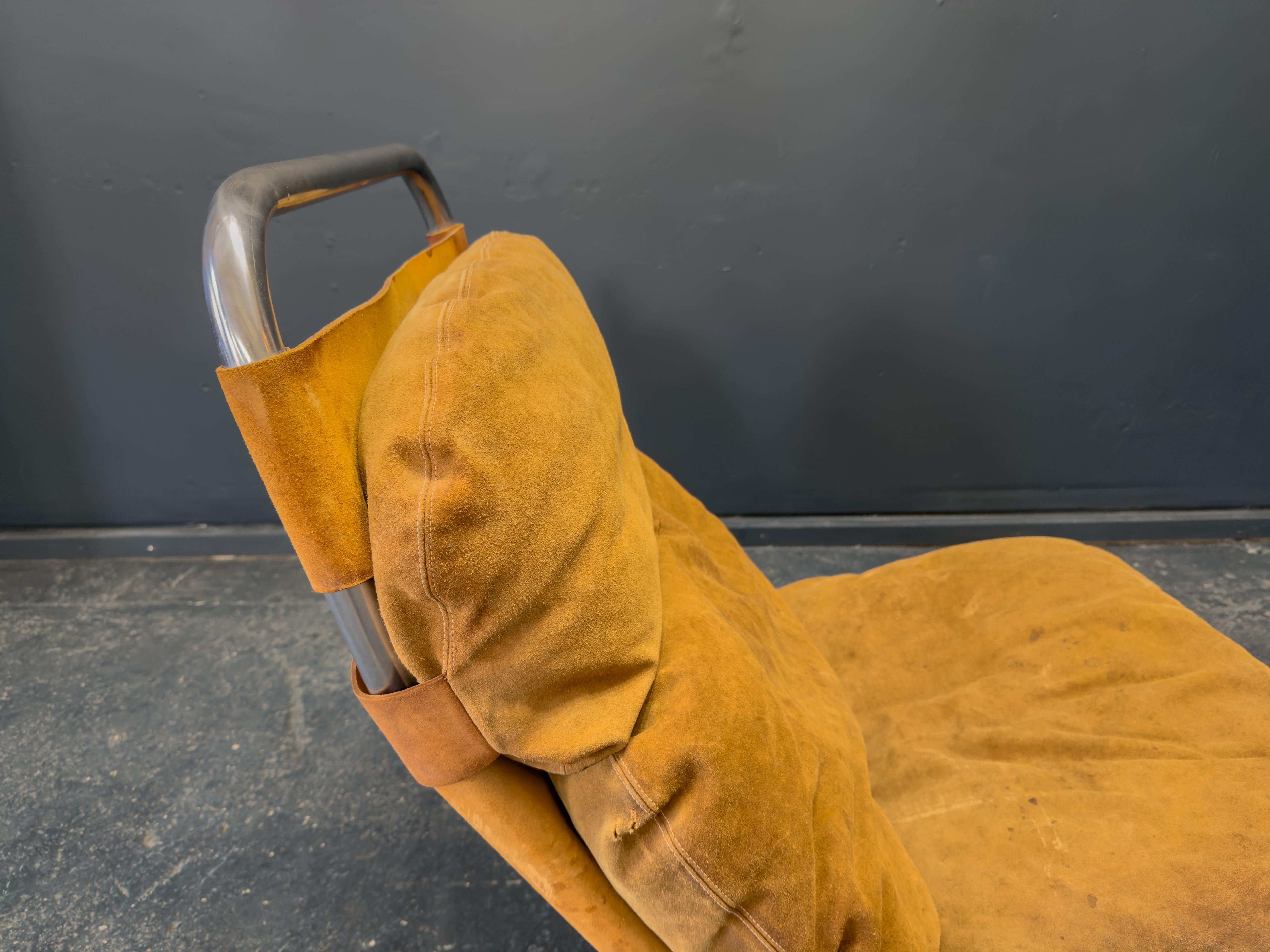 Chaise longue en daim patiné et acier par Erik Ole Jørgensen en vente 6