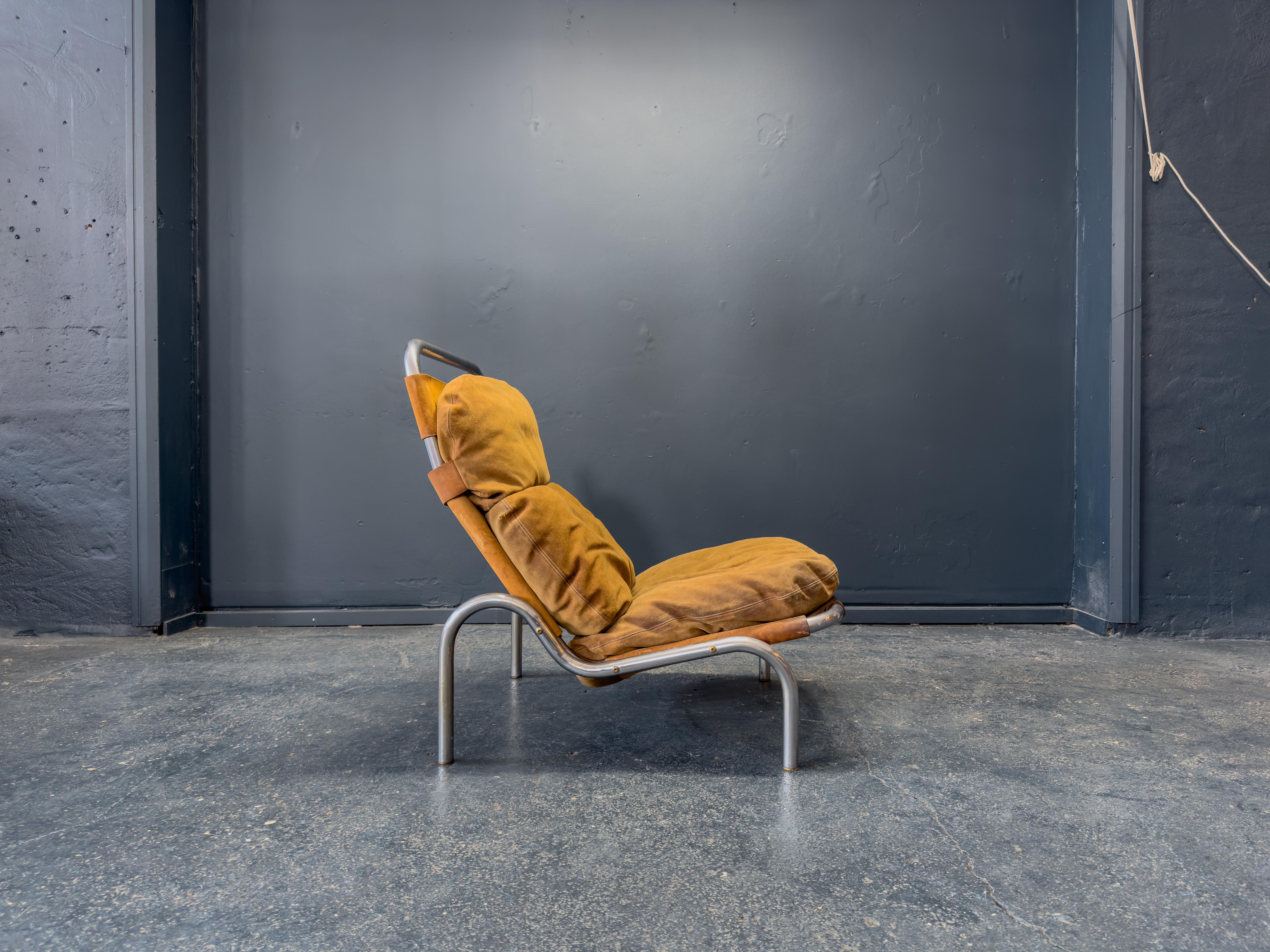 Danois Chaise longue en daim patiné et acier par Erik Ole Jørgensen en vente