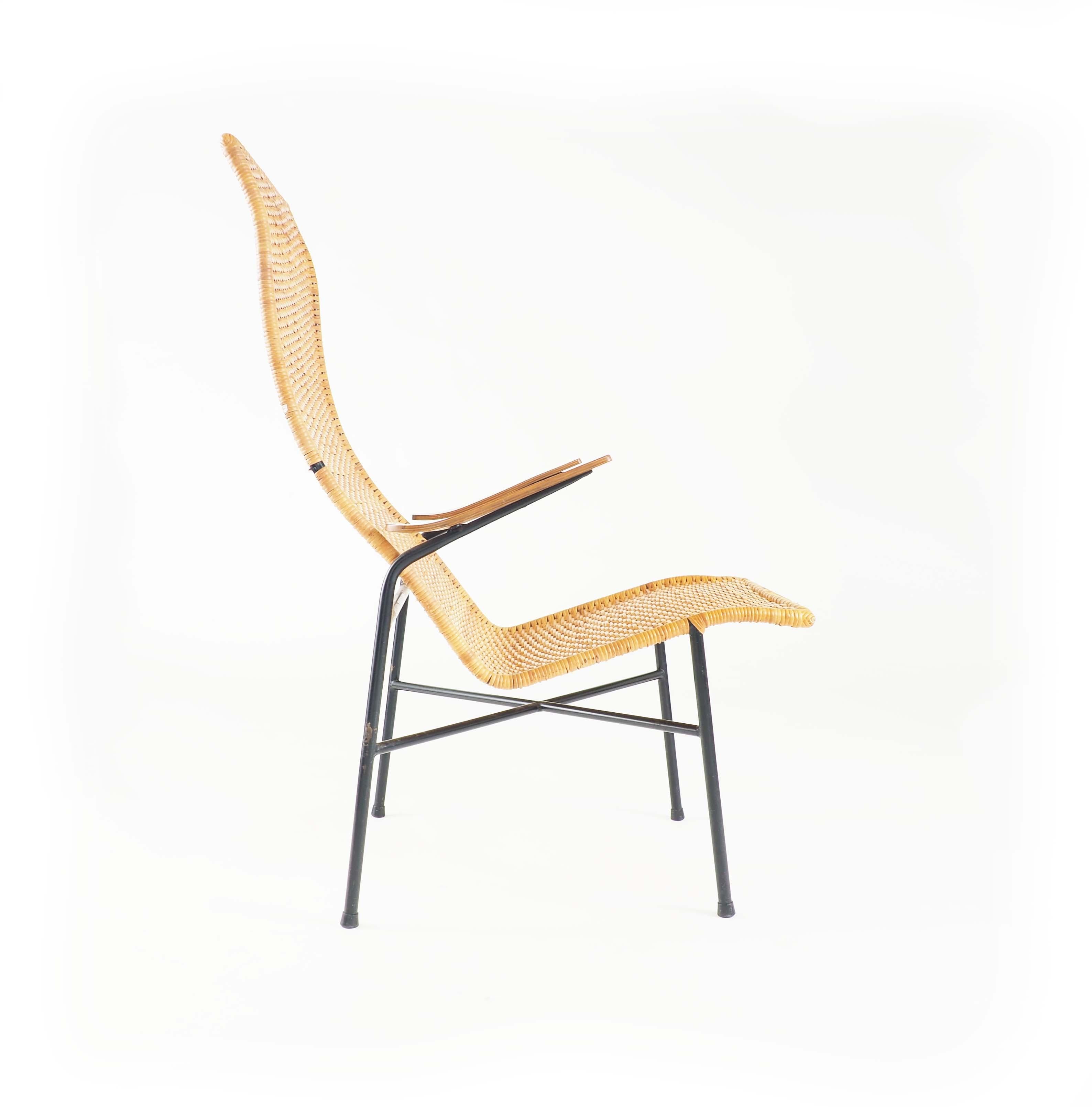 Metà XX secolo Sedia da salotto in rattan, teak e metallo in vendita