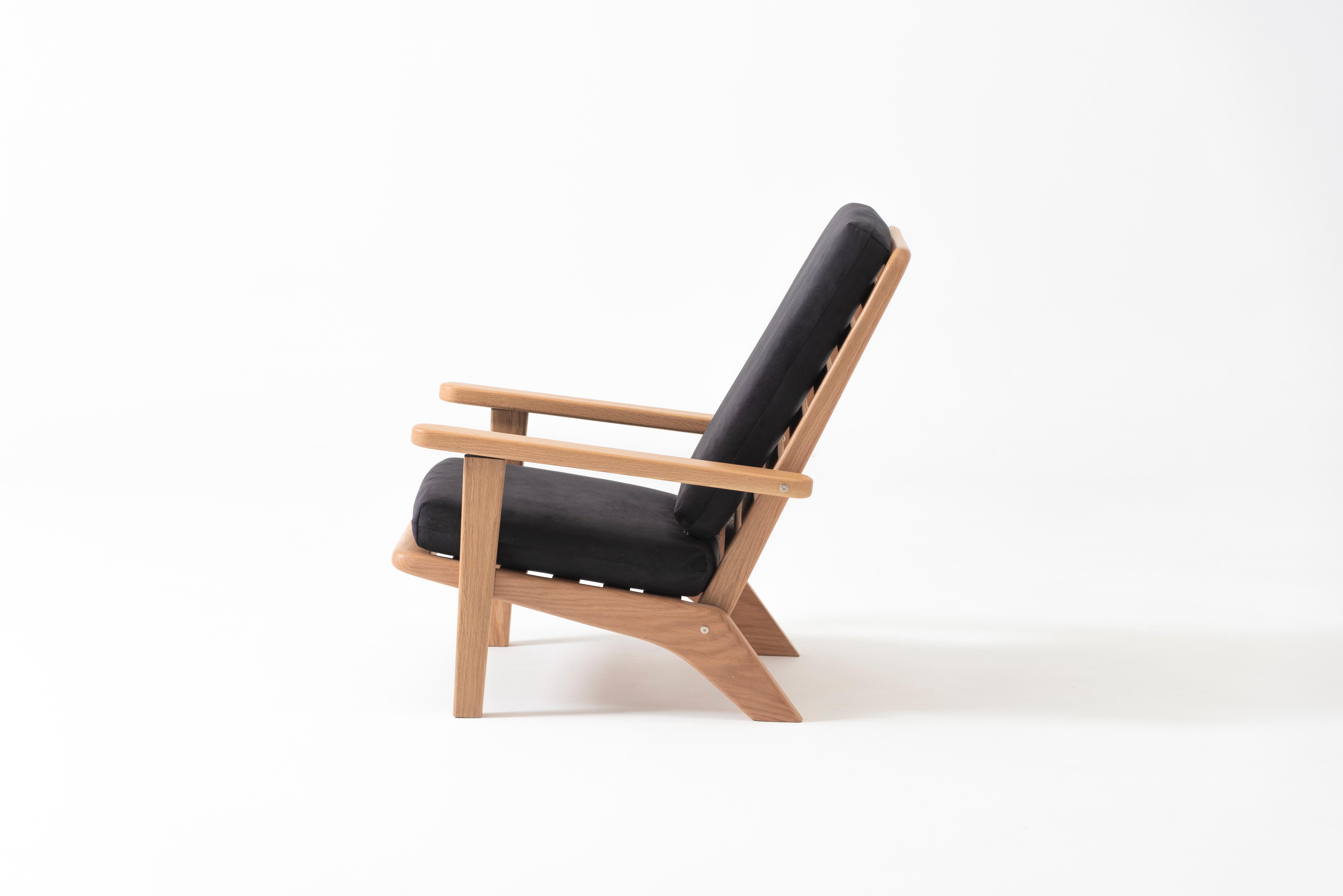 Modern Lounge Chair in Solid Oak Wood with Black Textile Cushion and Reclining Backrest For Sale