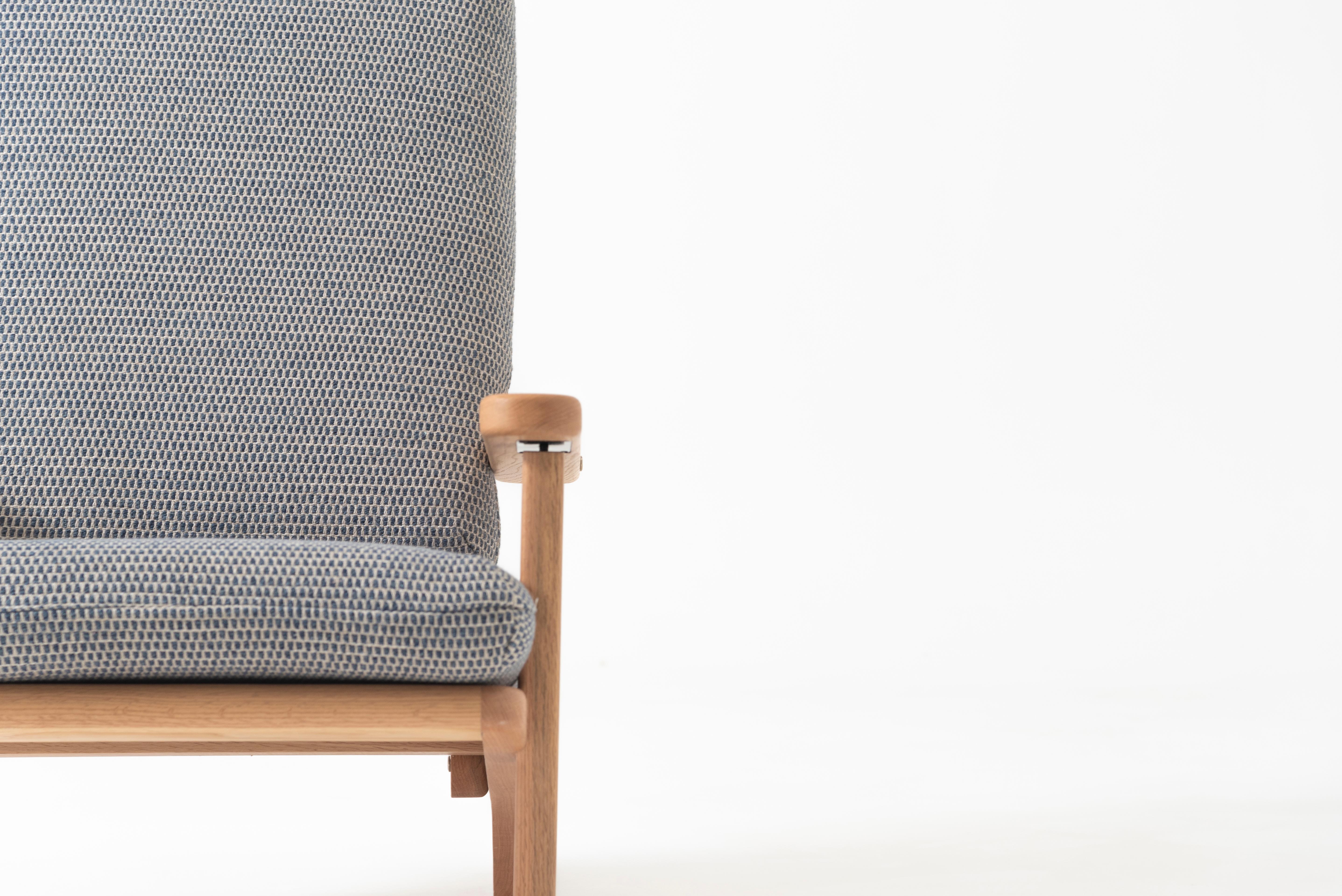 Scandinave moderne Chaise longue en bois de chêne massif avec coussin en textile gris et dossier inclinable en vente