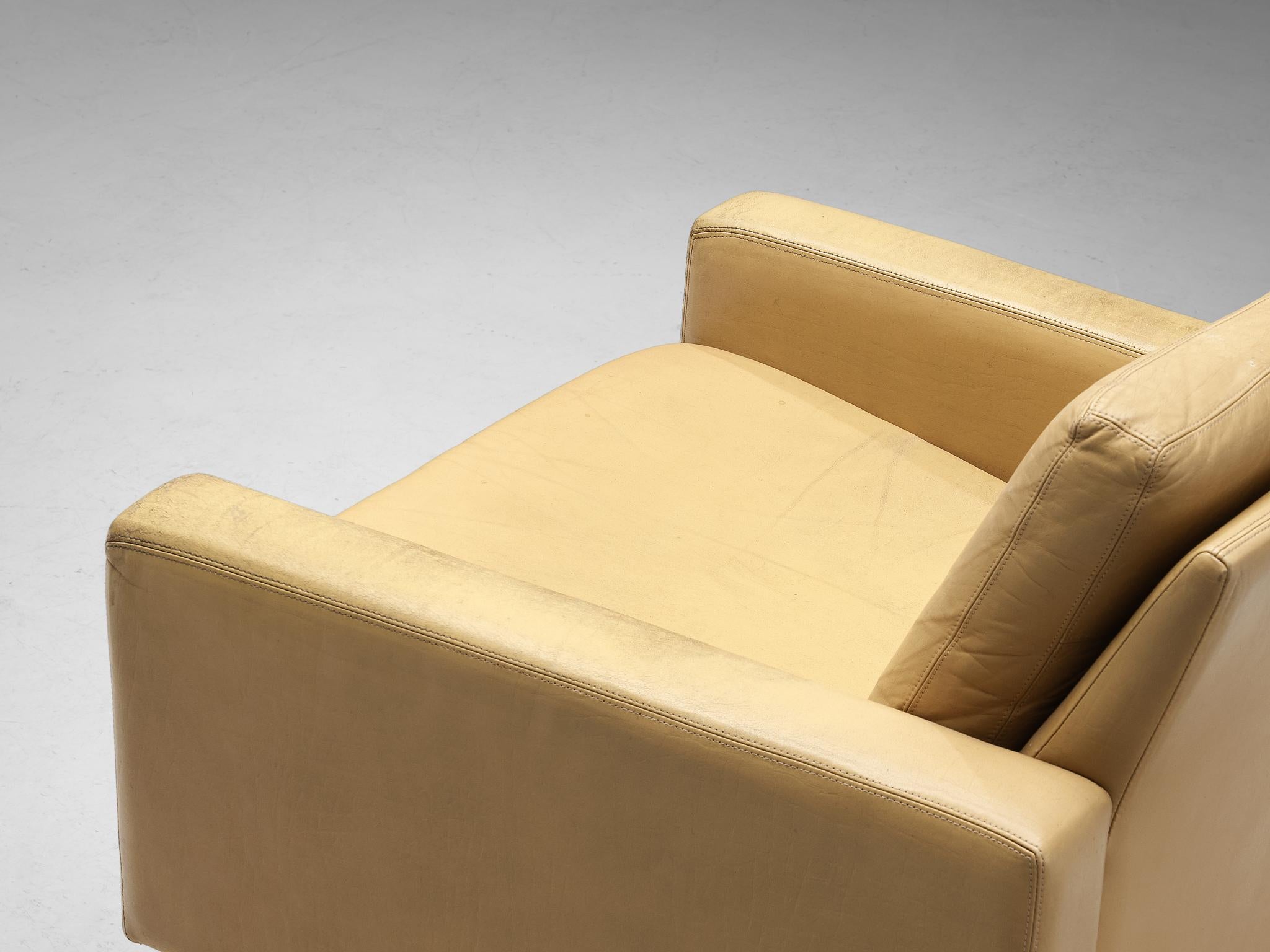 Lounge Chair in Camel Yellow Leather with Metal Base  For Sale 1