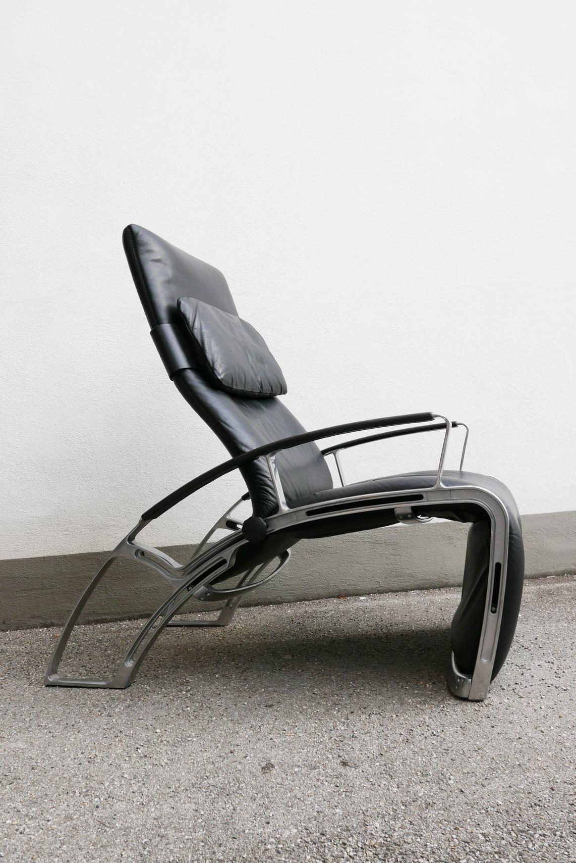Exceptional Mid-Century Modern lounge chair 'IP84S'. Designed by Ferdinand A. Porsche, 1984. Manufactured by Interprofil GmbH, Fernwald, 1980s, Germany.

Executed in leather and cast aluminium.

Dimensions:
Height: 45.67 in. (116 cm)
Width: 28.75