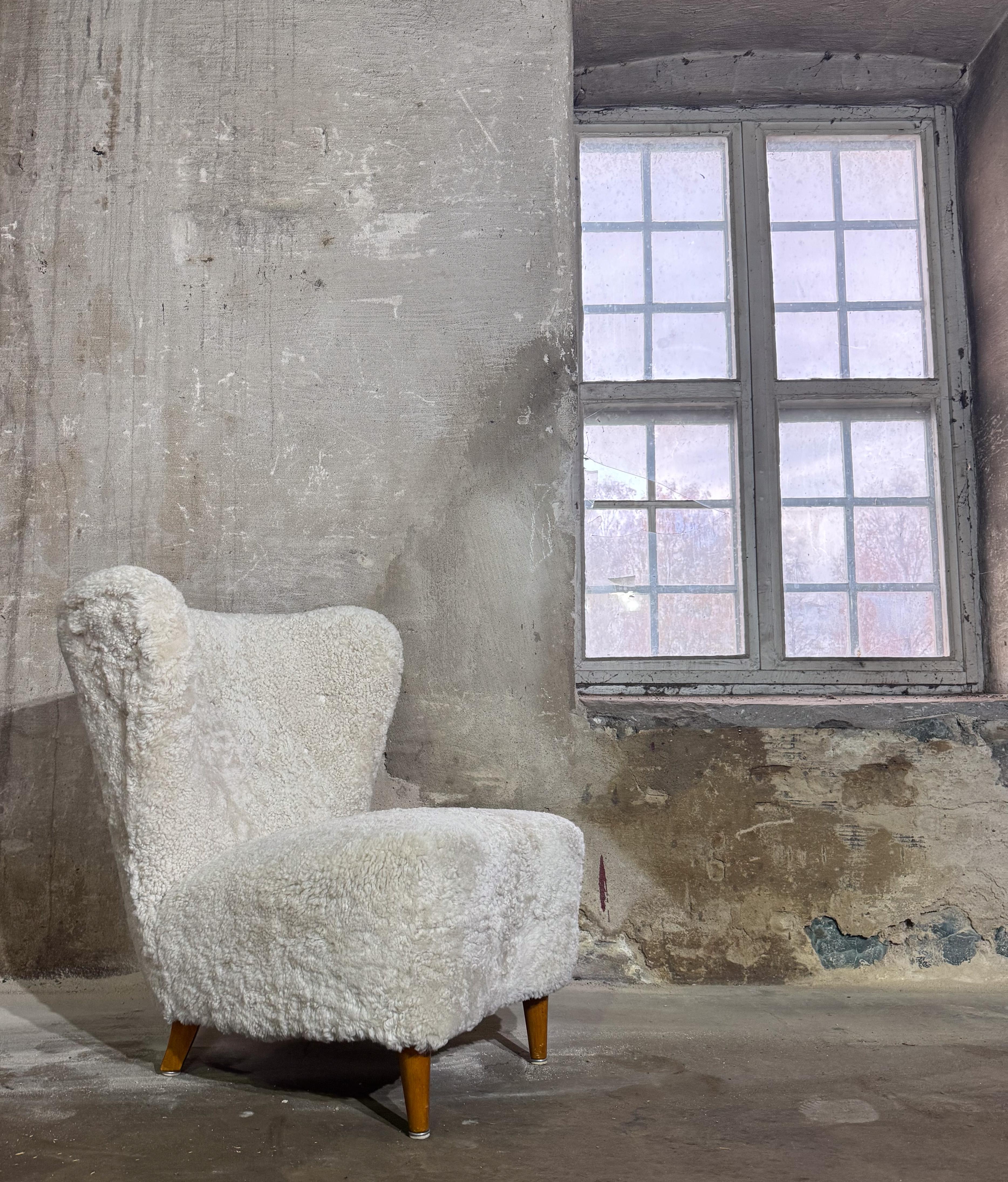 Scandinavian Modern Lounge Chair Johannes Brynte in Sheepskin, Swedish Modern 1940s For Sale