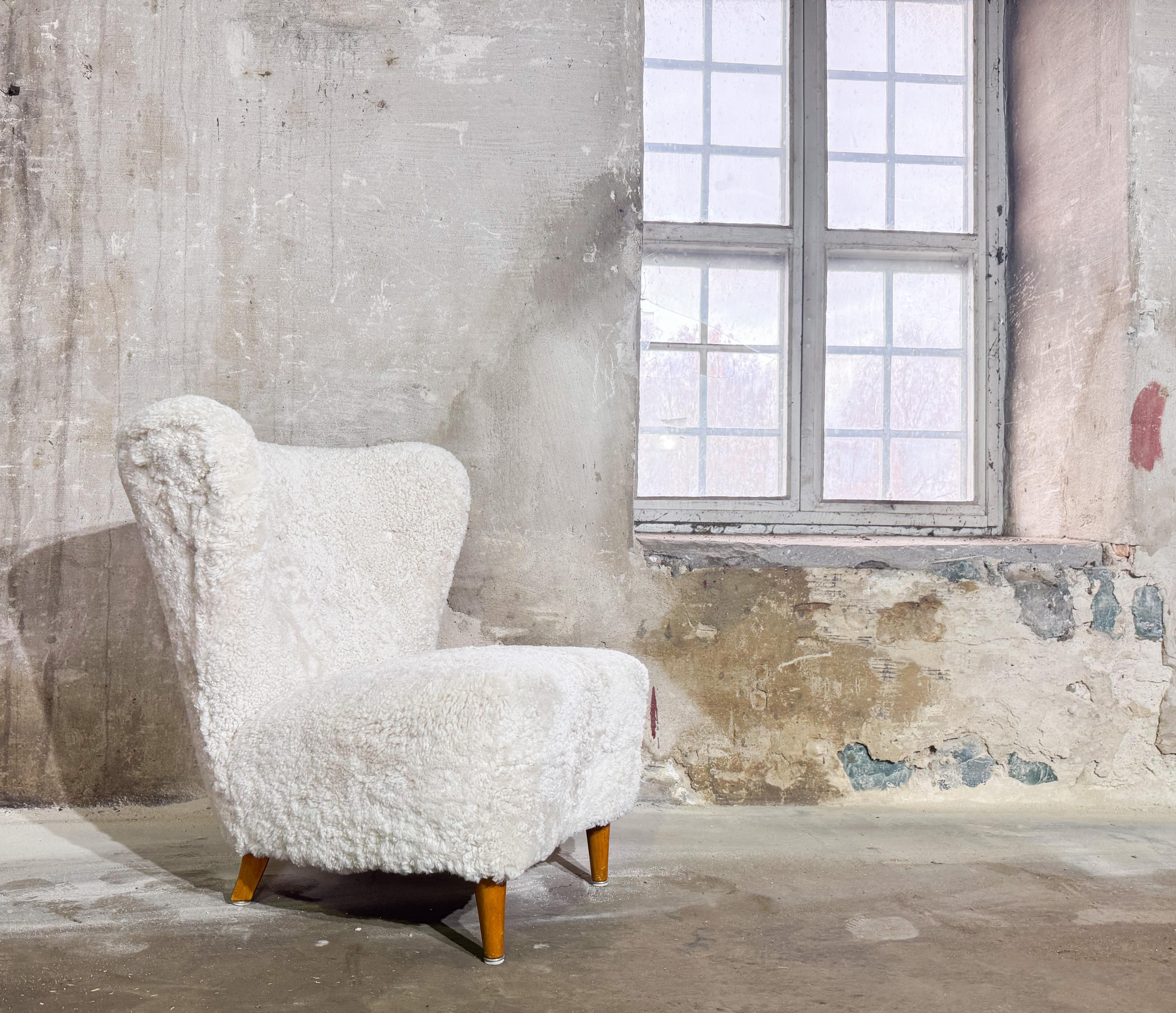 Lounge Chair Johannes Brynte in Sheepskin, Swedish Modern 1940s In Excellent Condition For Sale In Stockholm, SE