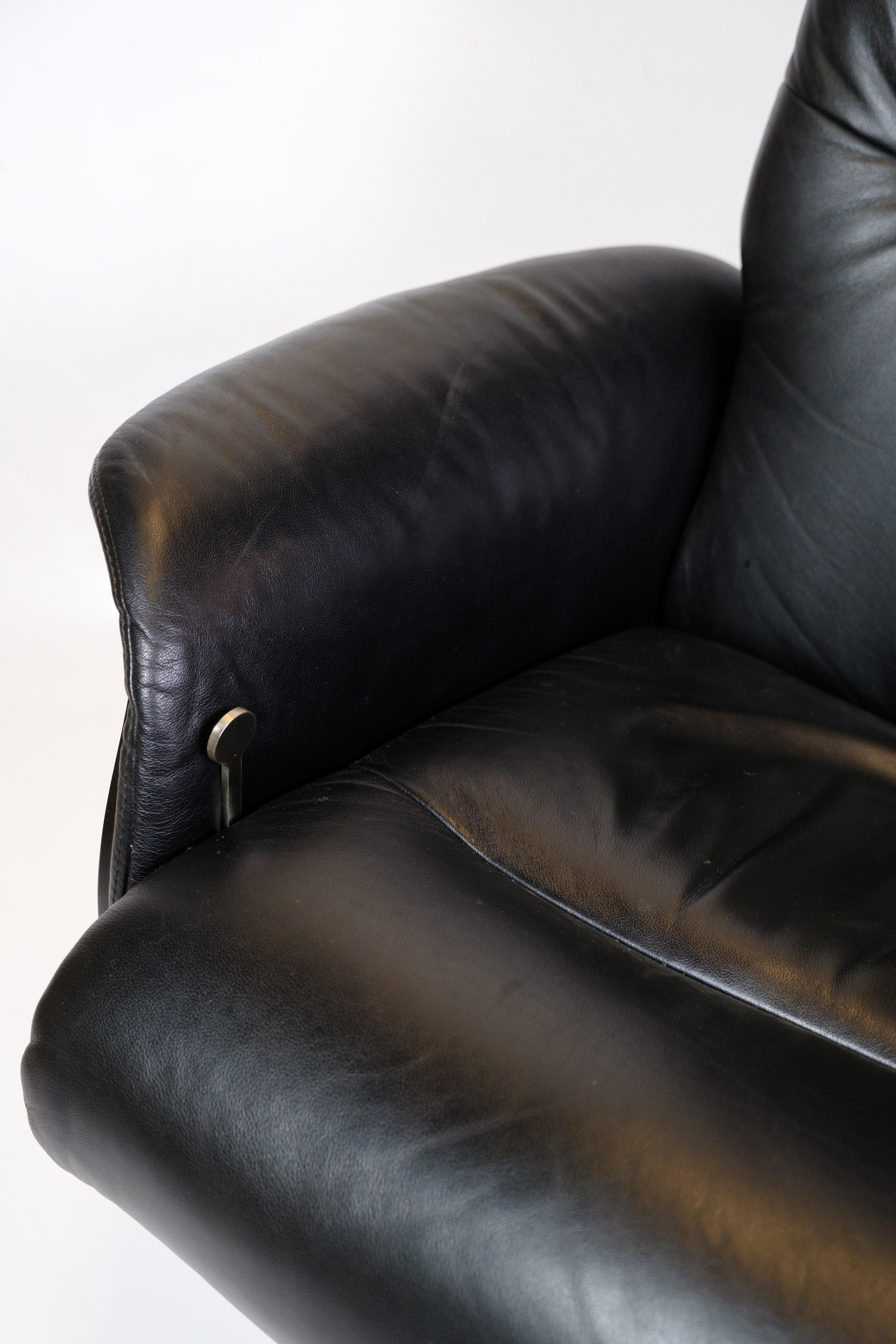 Mid-Century Modern Lounge Chair Made In Black Leather & Aluminum Swivel From 1970s For Sale