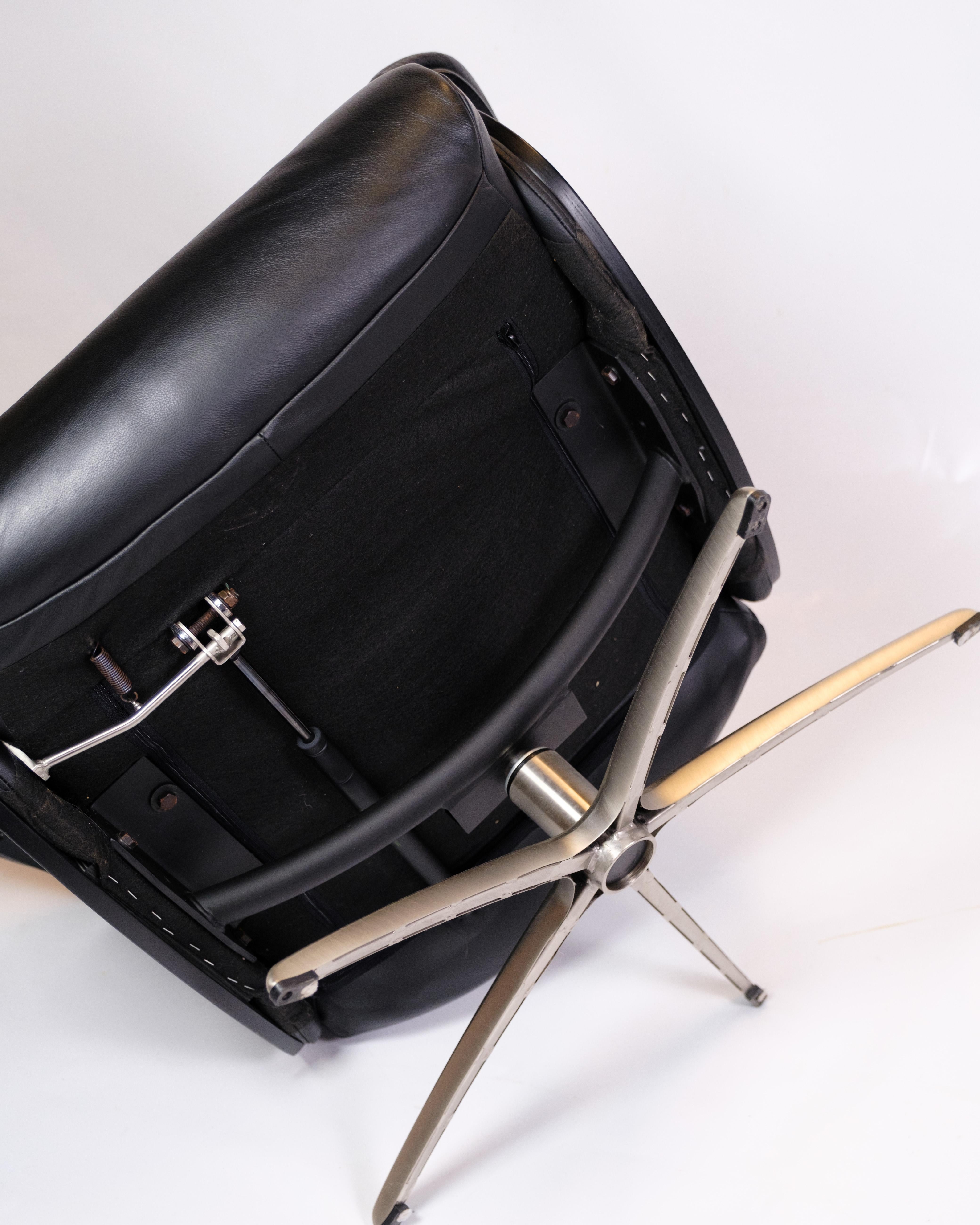 Late 20th Century Lounge Chair Made In Black Leather & Aluminum Swivel From 1970s For Sale