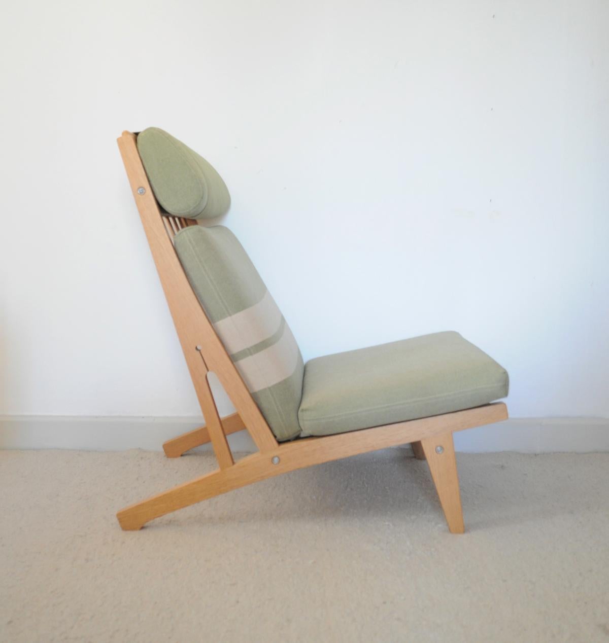 20th Century Lounge Chair Made of Oak Designed in 1969 by Hans J. Wegner, Produced by GETAMA