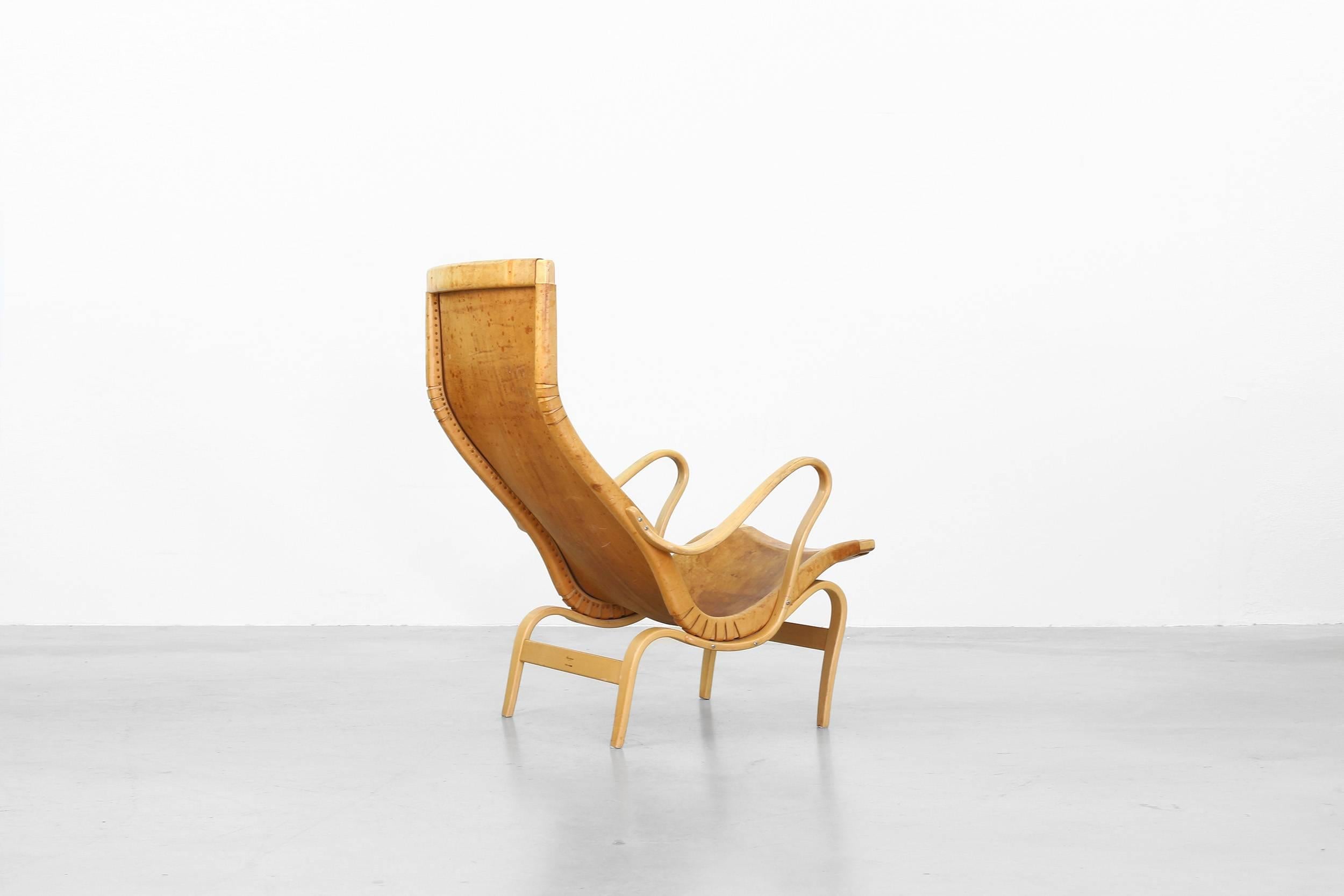 Lounge Chair Mod. Pernilla by Bruno Mathsson for Karl Mathsson, Sweden 1950s In Good Condition In Berlin, DE
