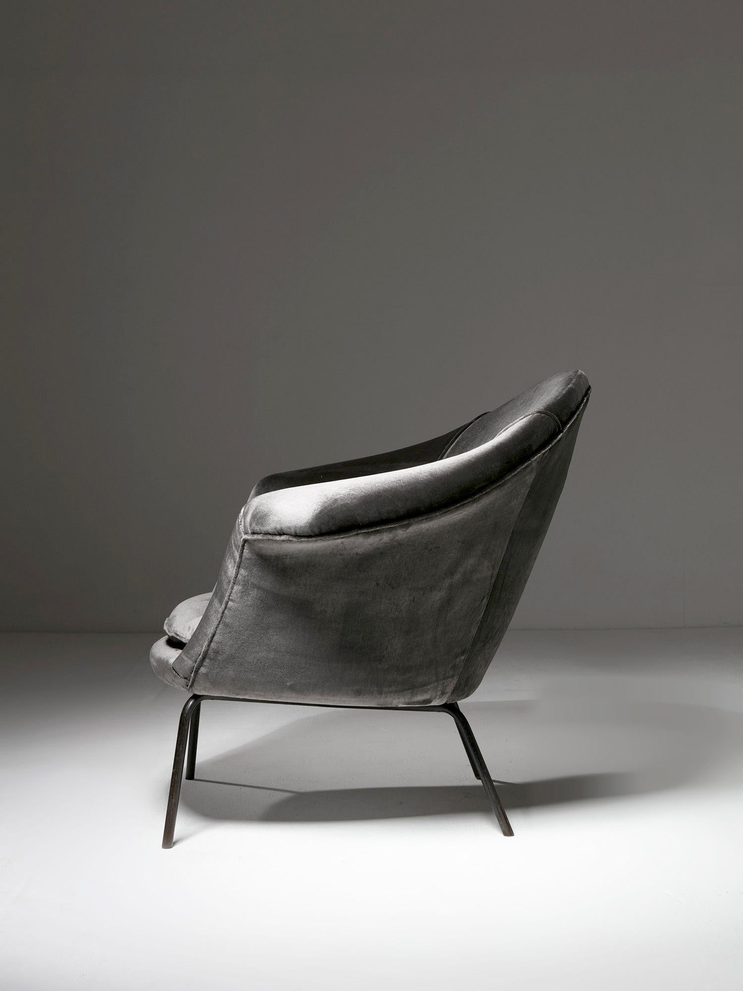 Velvet Lounge Chair Model 1003 by Henry W. Klein for Cassina, Italy, 1960s In Good Condition For Sale In Milan, IT