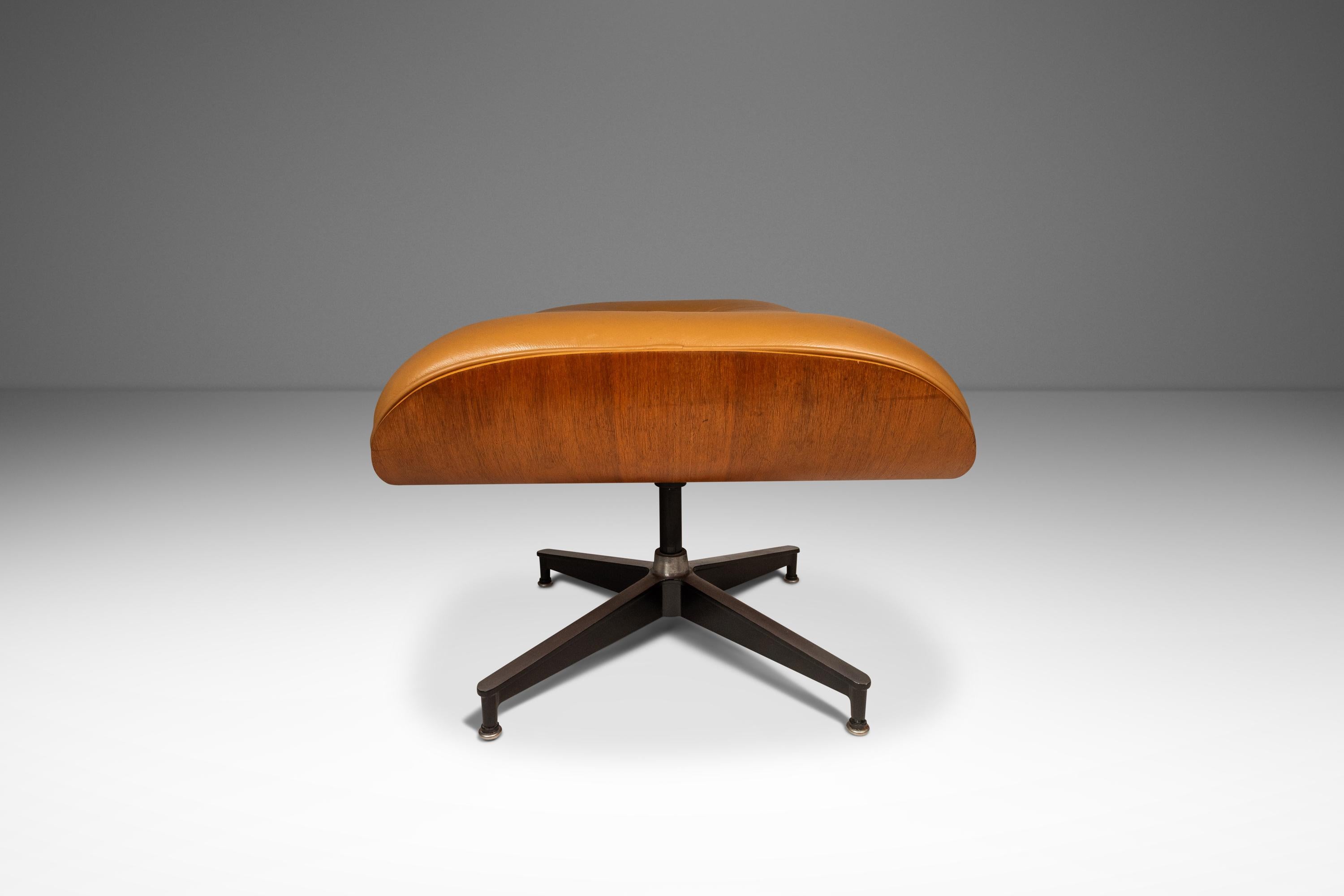 Lounge Chair Model 670 & Ottoman Model 671 by Herman Miller, USA, c. 2007 For Sale 3