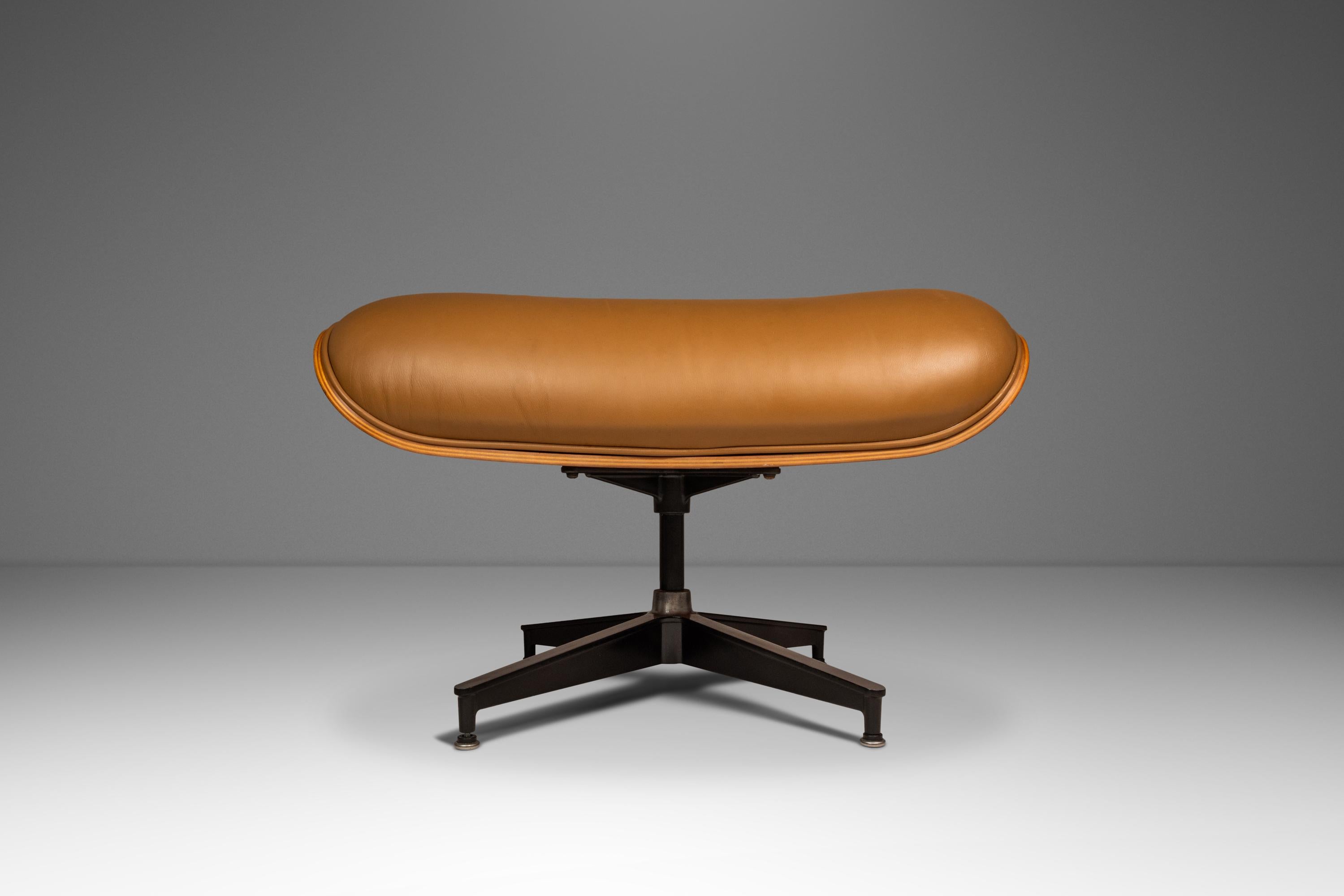 Lounge Chair Model 670 & Ottoman Model 671 by Herman Miller, USA, c. 2007 For Sale 5
