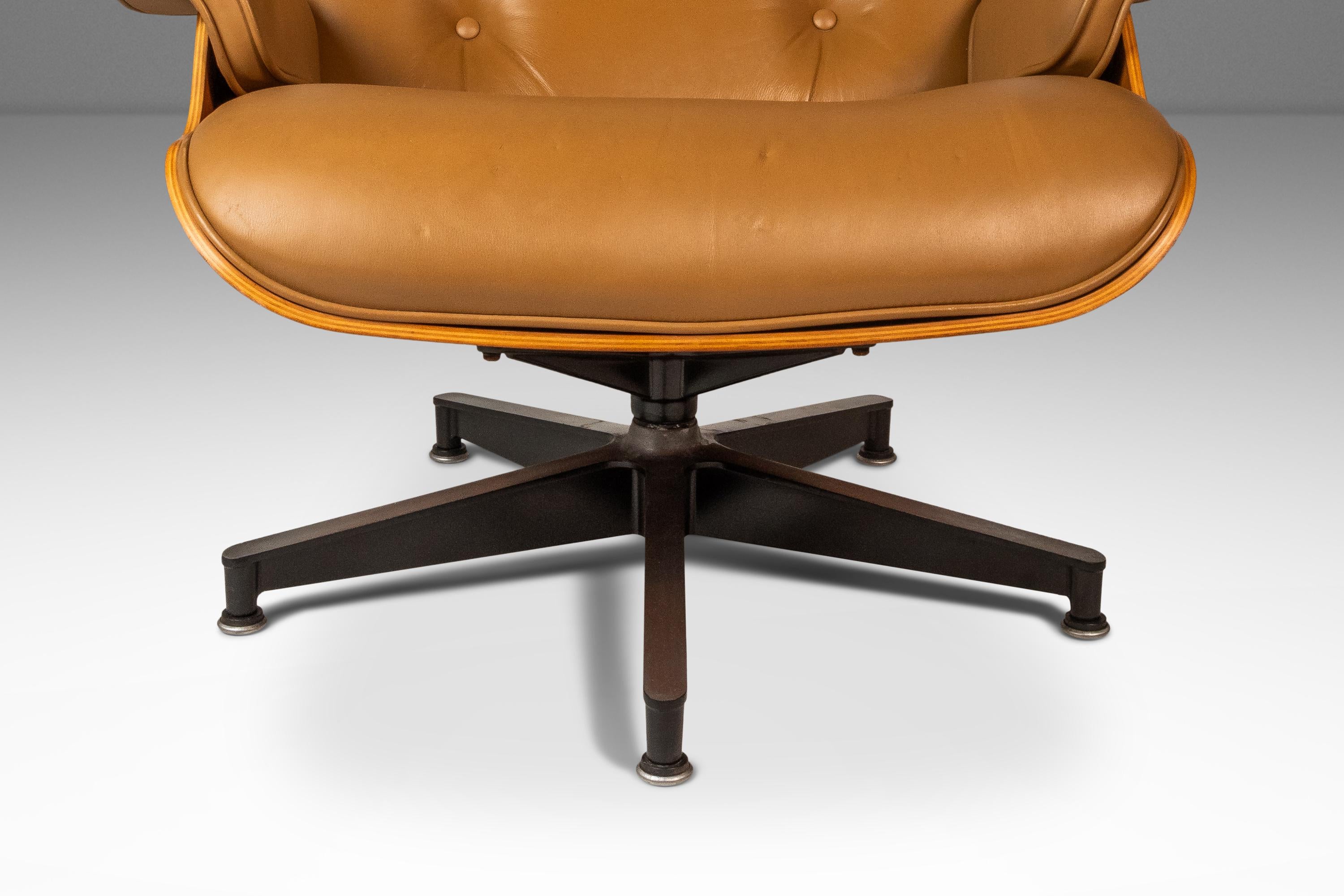 Lounge Chair Model 670 & Ottoman Model 671 by Herman Miller, USA, c. 2007 For Sale 6
