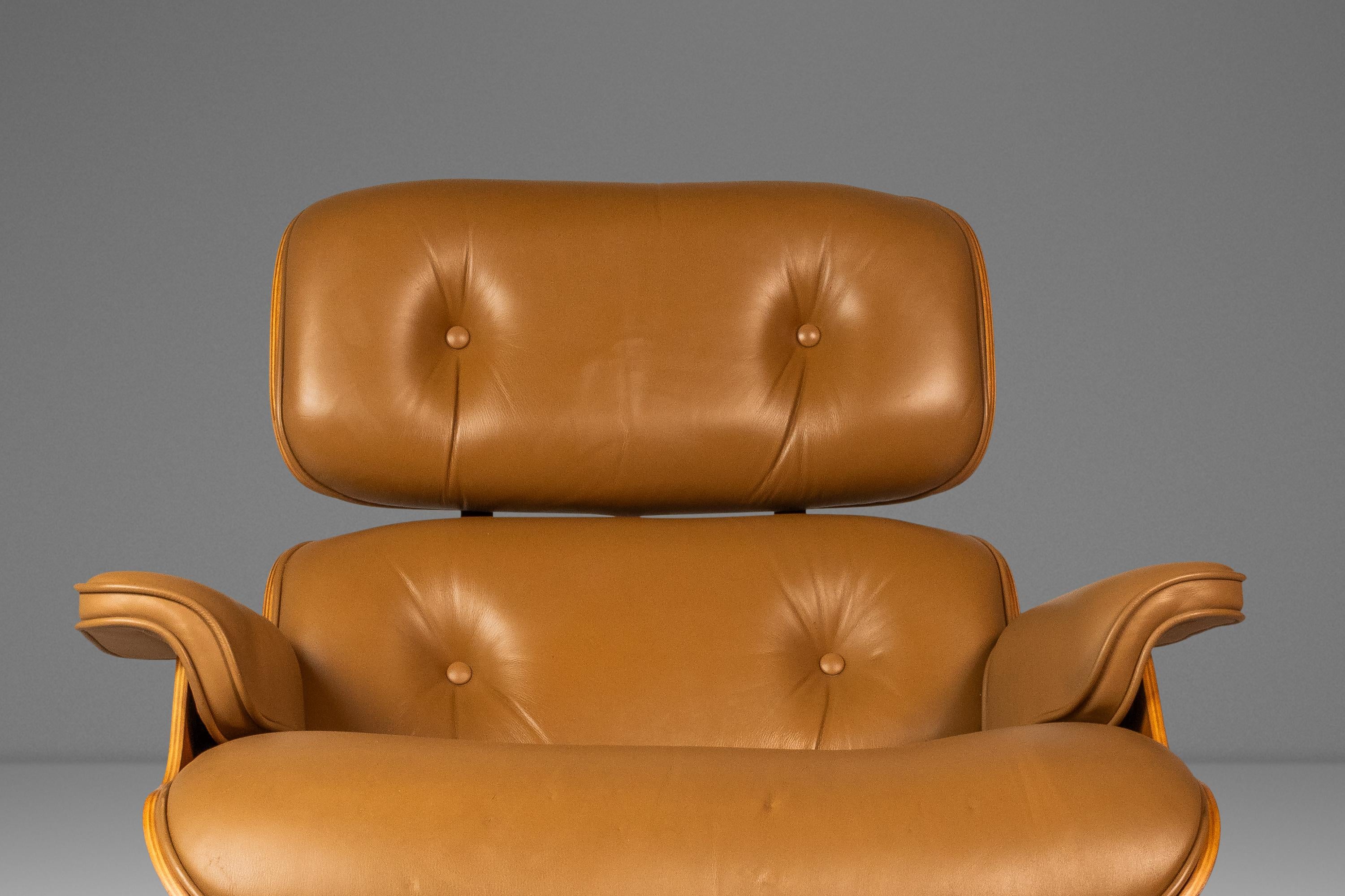 Lounge Chair Model 670 & Ottoman Model 671 by Herman Miller, USA, c. 2007 For Sale 7
