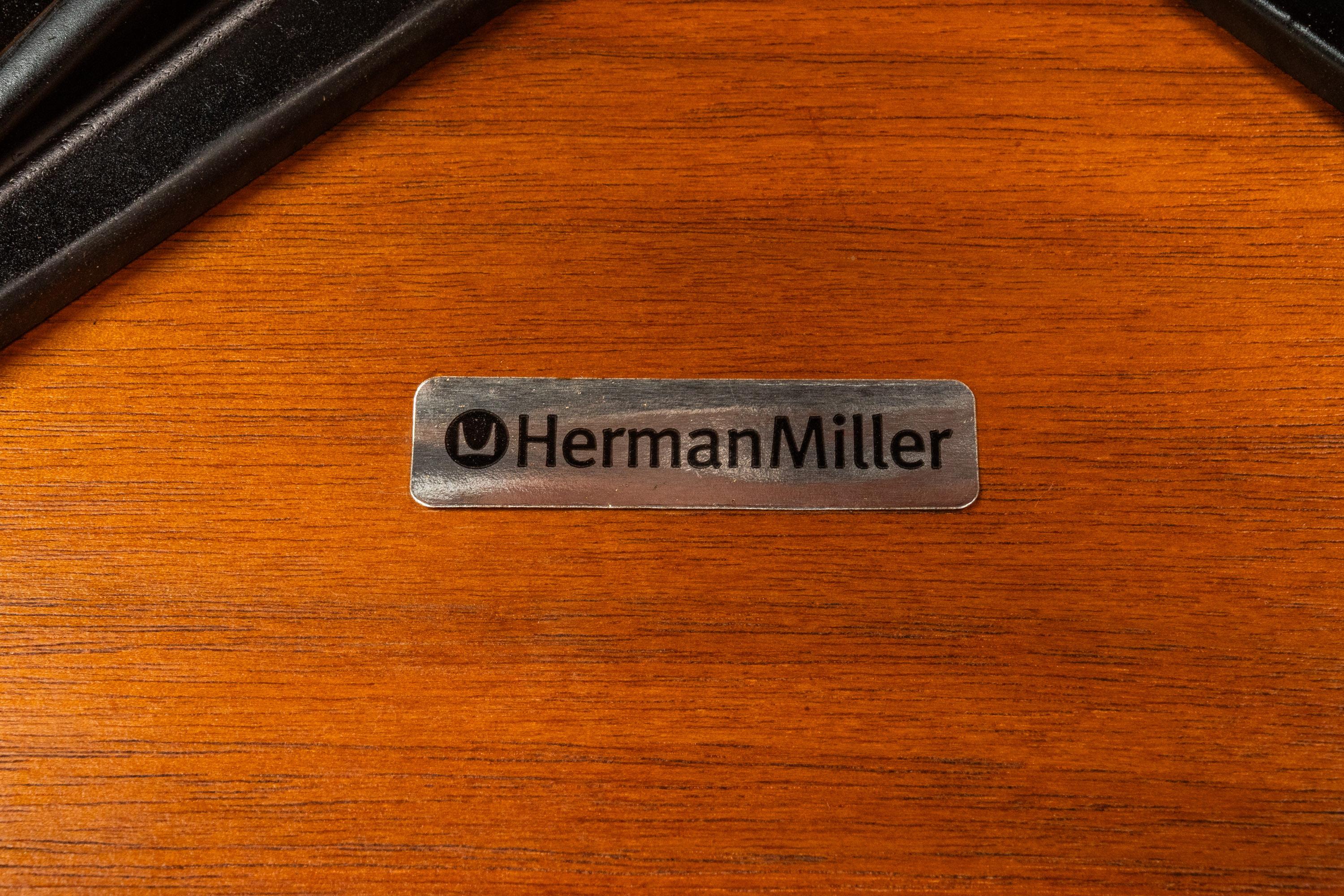 Lounge Chair Model 670 & Ottoman Model 671 by Herman Miller, USA, c. 2007 For Sale 11