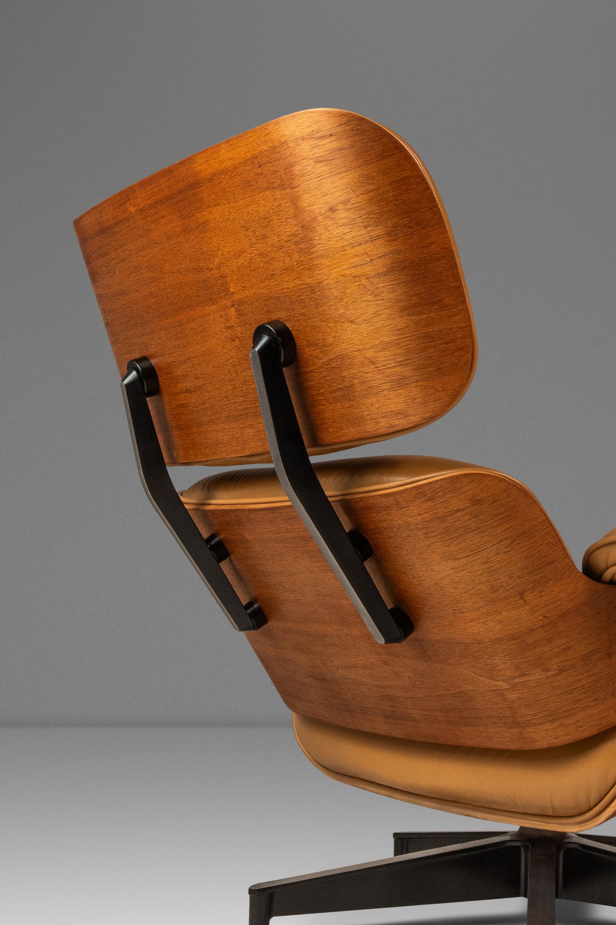 Lounge Chair Model 670 & Ottoman Model 671 by Herman Miller, USA, c. 2007 For Sale 13