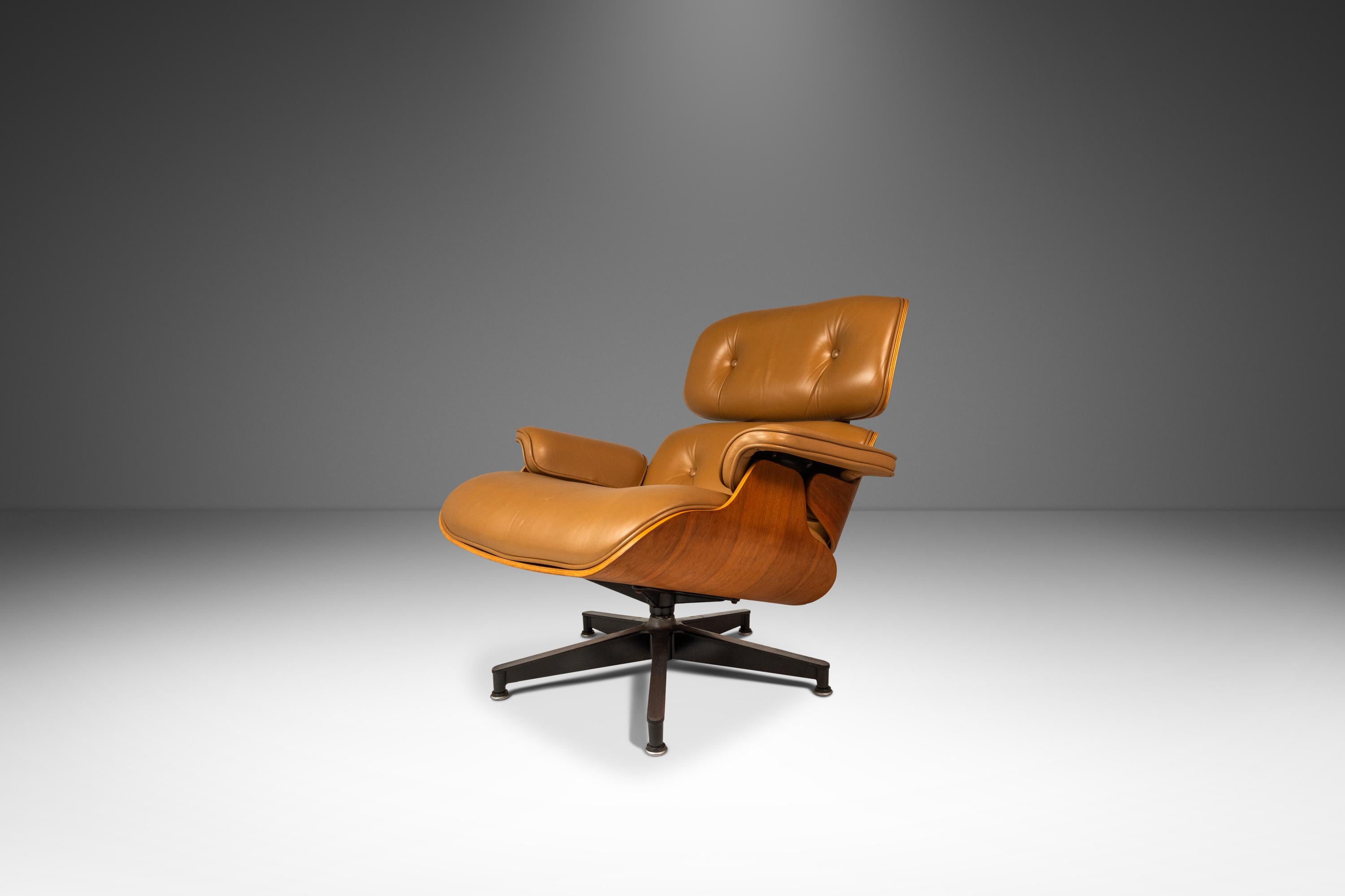 Lounge Chair Model 670 & Ottoman Model 671 by Herman Miller, USA, c. 2007 In Good Condition For Sale In Deland, FL