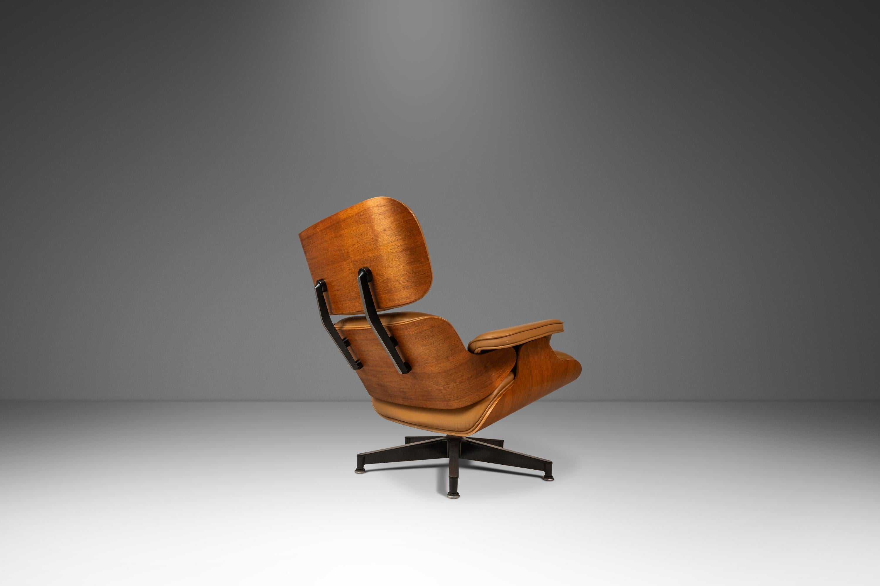 Oak Lounge Chair Model 670 & Ottoman Model 671 by Herman Miller, USA, c. 2007 For Sale
