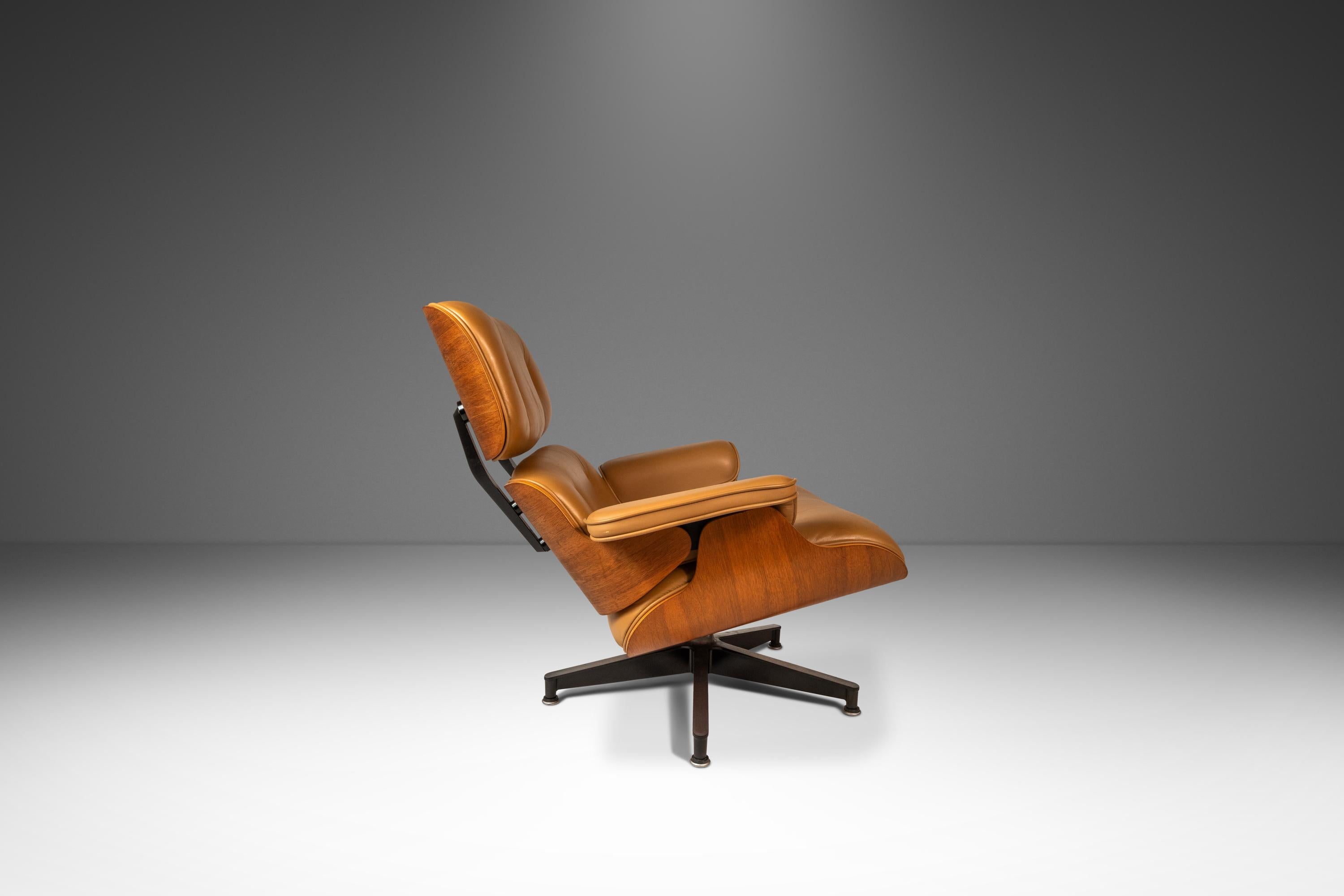 Lounge Chair Model 670 & Ottoman Model 671 by Herman Miller, USA, c. 2007 For Sale 1