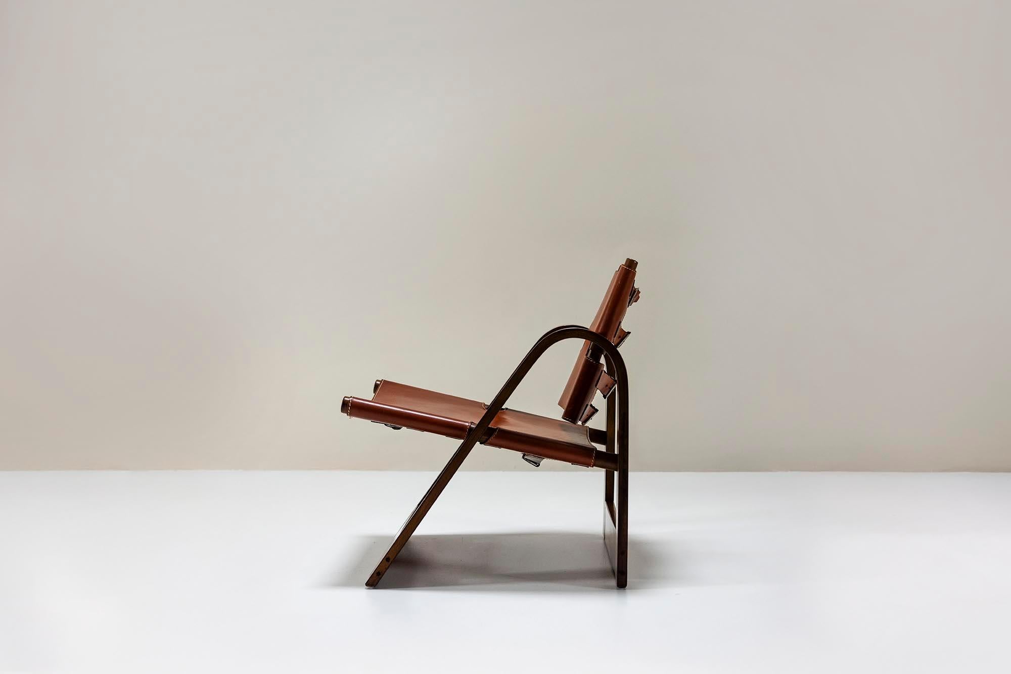 The Green lounge chair by Alberto Salvati and Ambrogio Tresoldi for Pozzi is a piece that blends function with bold design. Salvati and Tresoldi, known for their innovative approach to Italian furniture design, often explored the relationship