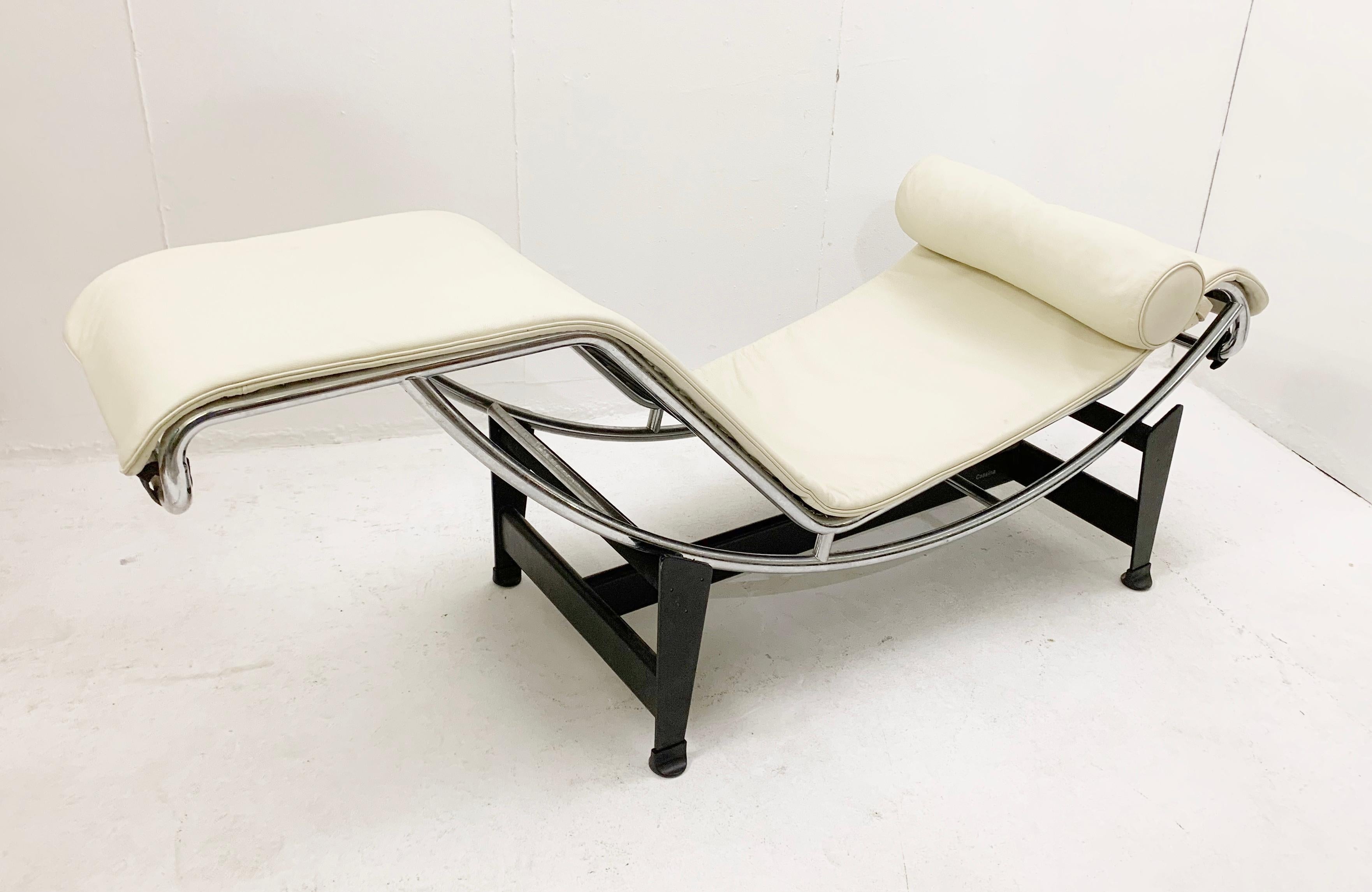 Mid-20th Century Lounge Chair Model LC4 by Charlotte Perriand, Le Corbusier and Pierre Jeanneret 
