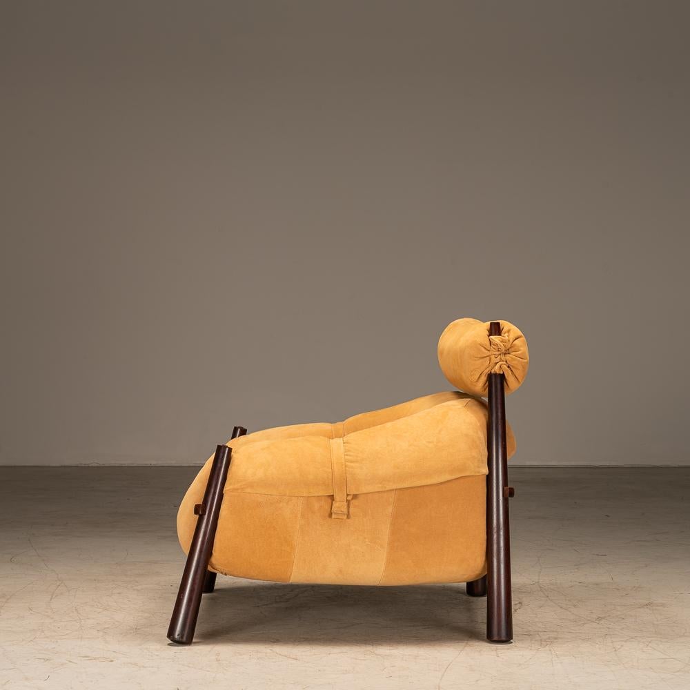 Chaise longue MP-81 de Percival Lafer avec appui-tête en jatobá et daim, Brésil, années 1960

Cette rare chaise longue MP-81 du célèbre designer brésilien Percival Lafer est un exemple remarquable de l'esprit d'innovation qui a défini le modernisme