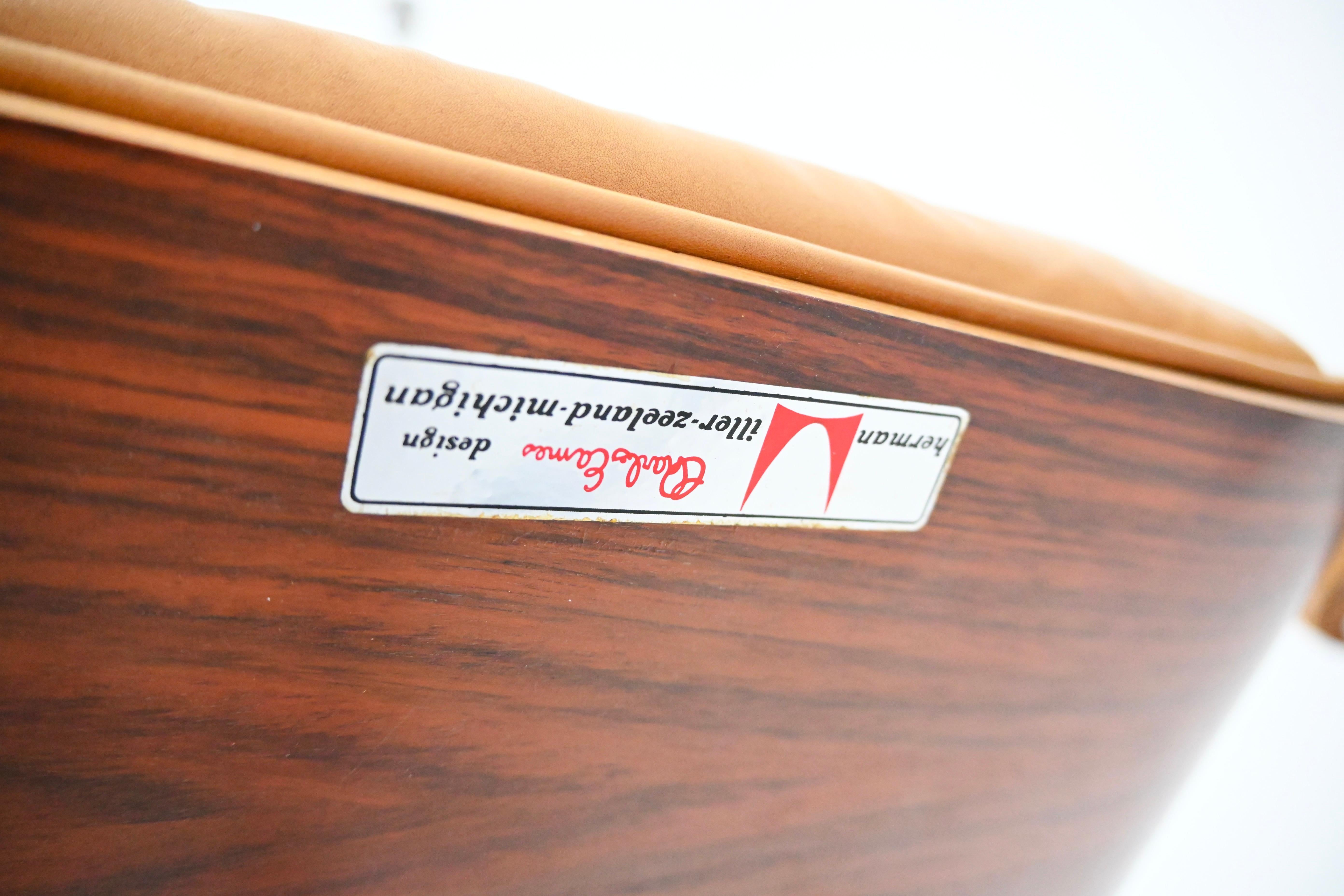 Silla Lounge y Otomana de Charles and Ray Eames para Herman Miller, años 70 en venta 4