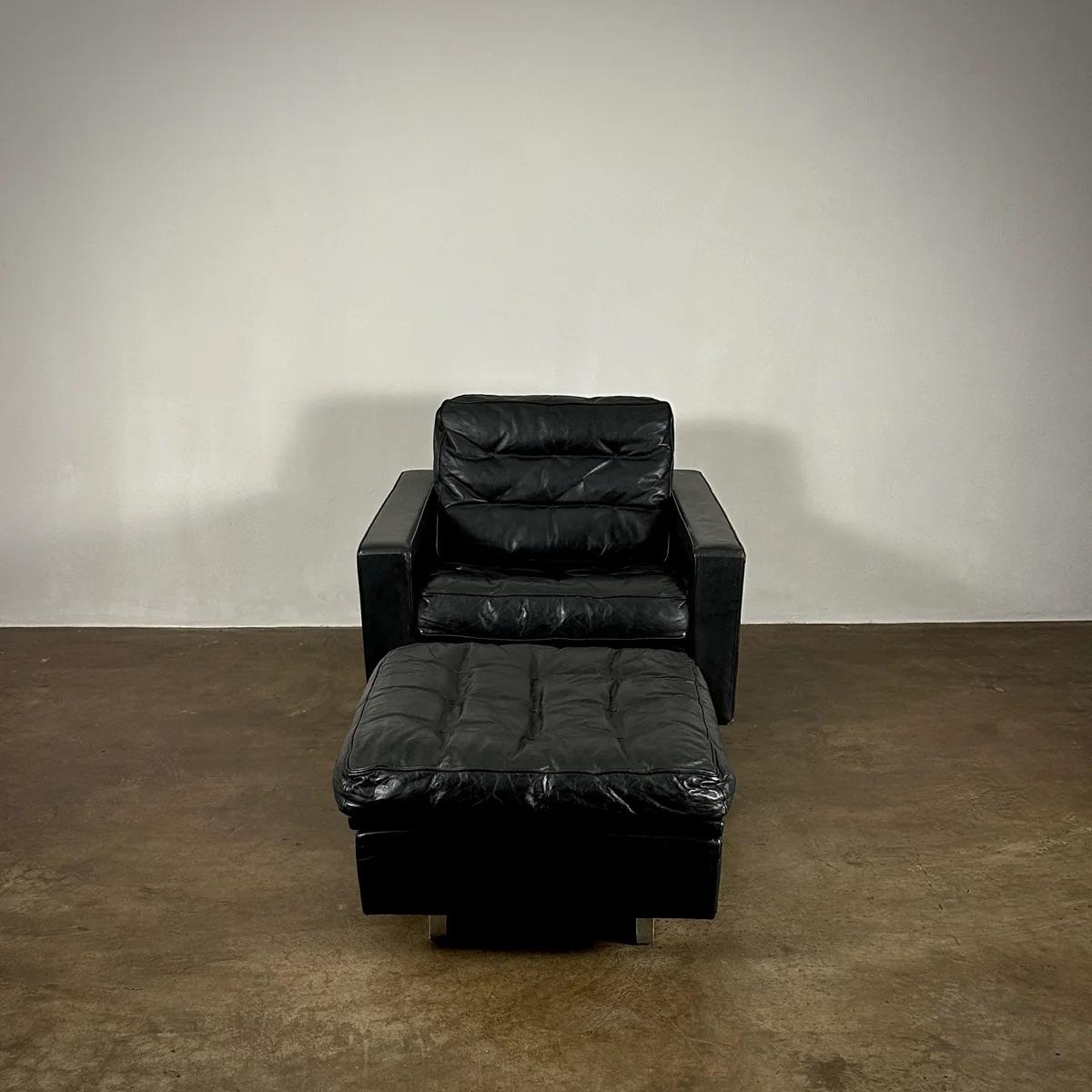 Cuir Chaise longue et ottoman en vente