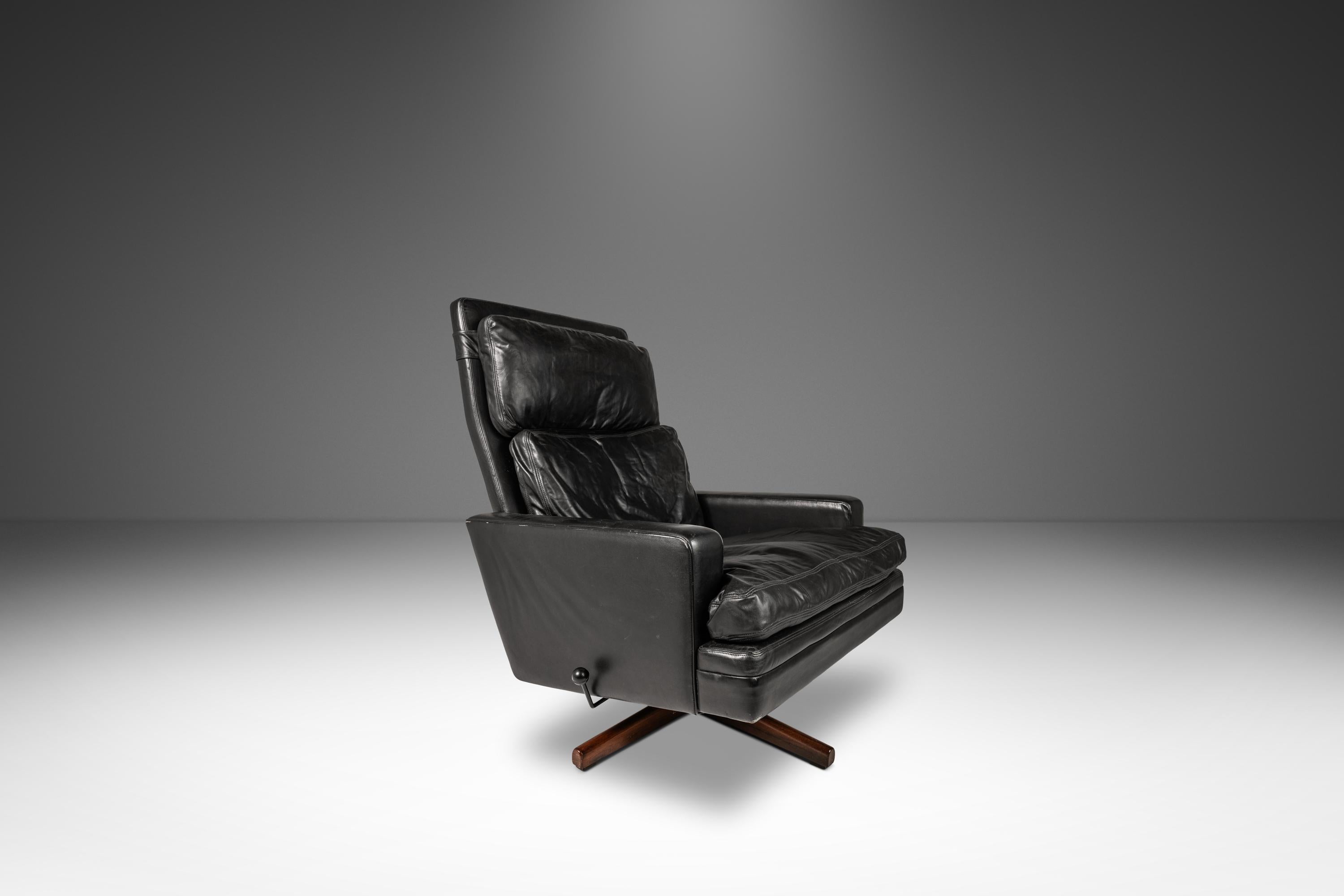 Norwegian Lounge Chair & Ottoman in Leather, Fredrik A. Kayser, Vatne Møbler, Norway, 1960 For Sale