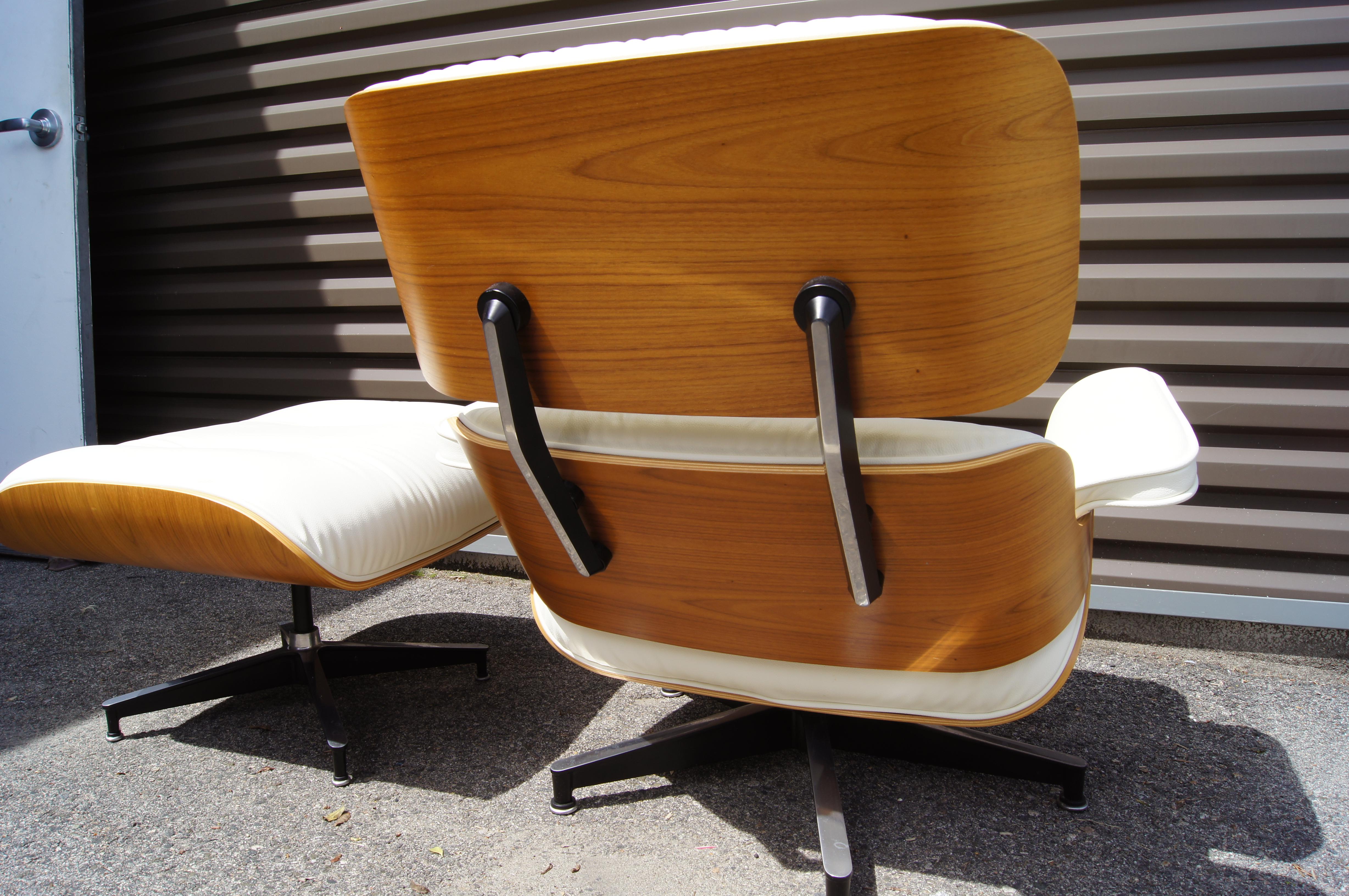 Contemporary Lounge Chair & Ottoman, Model 670/671, by Charles & Ray Eames for Herman Miller