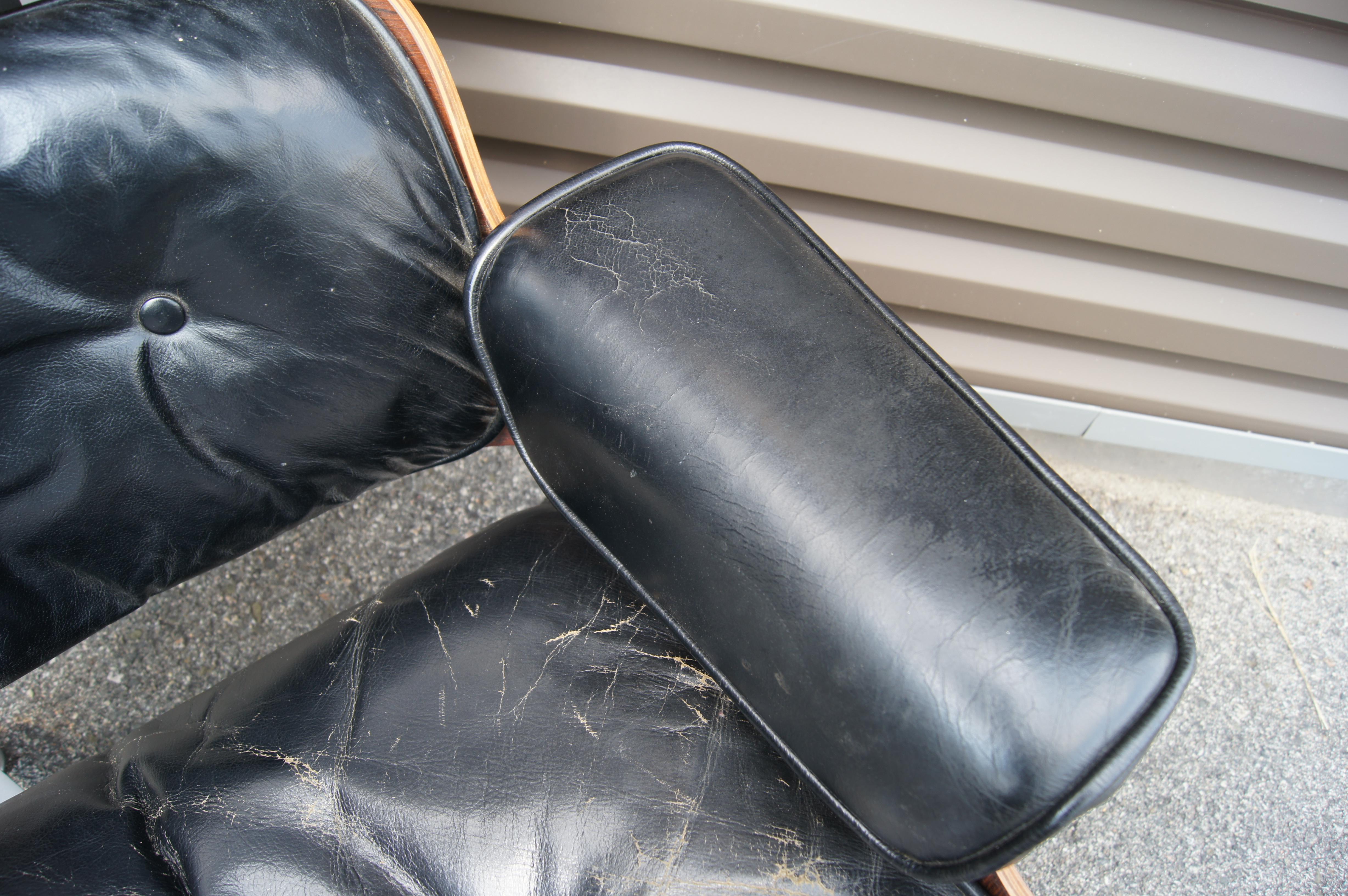 Lounge Chair & Ottoman, Model 670/671 by Charles & Ray Eames for Herman Miller In Good Condition In Dorchester, MA