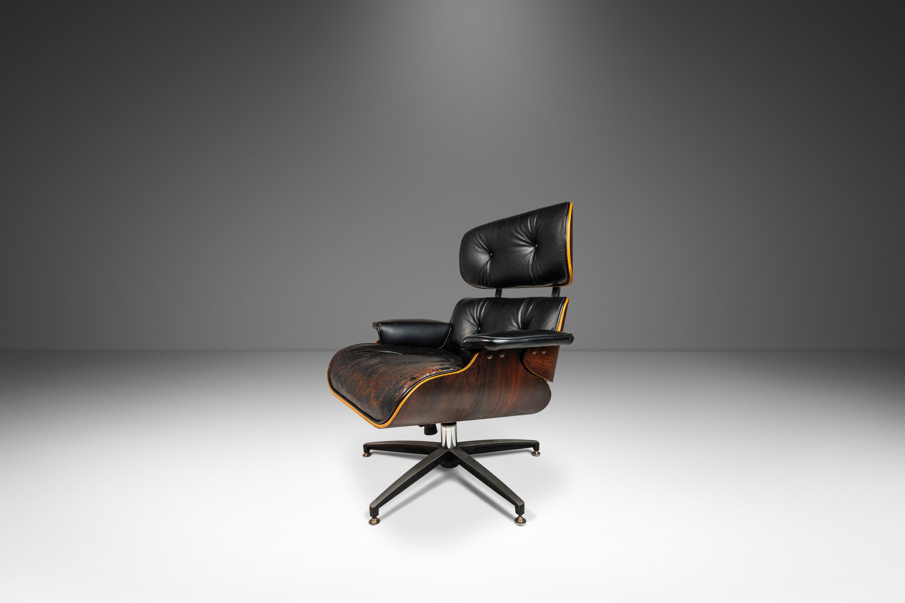 Mid-Century Modern Lounge Chair & Ottoman Set After Charles & Ray Eames in Rosewood, USA, c. 1970's For Sale