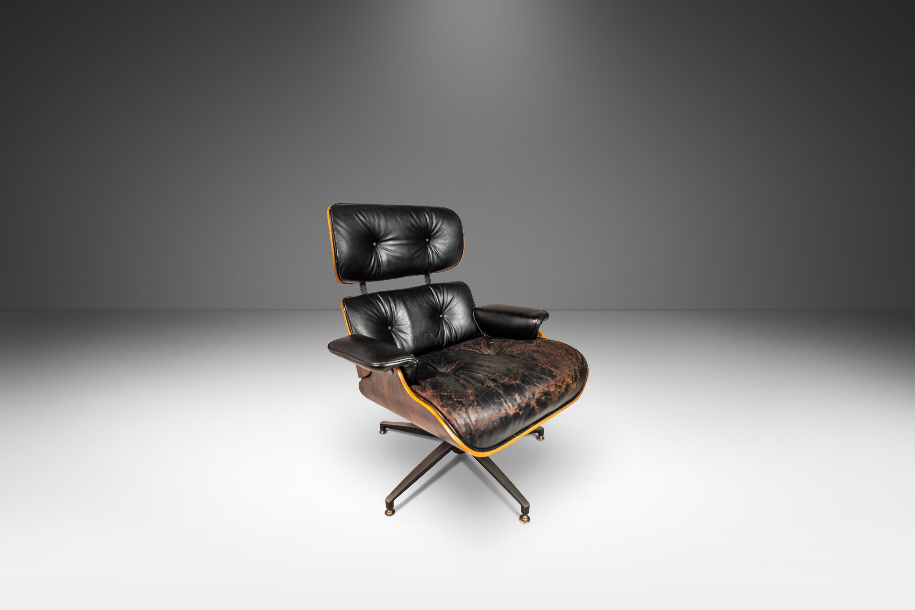 Lounge Chair & Ottoman Set After Charles & Ray Eames in Rosewood, USA, c. 1970's For Sale 1
