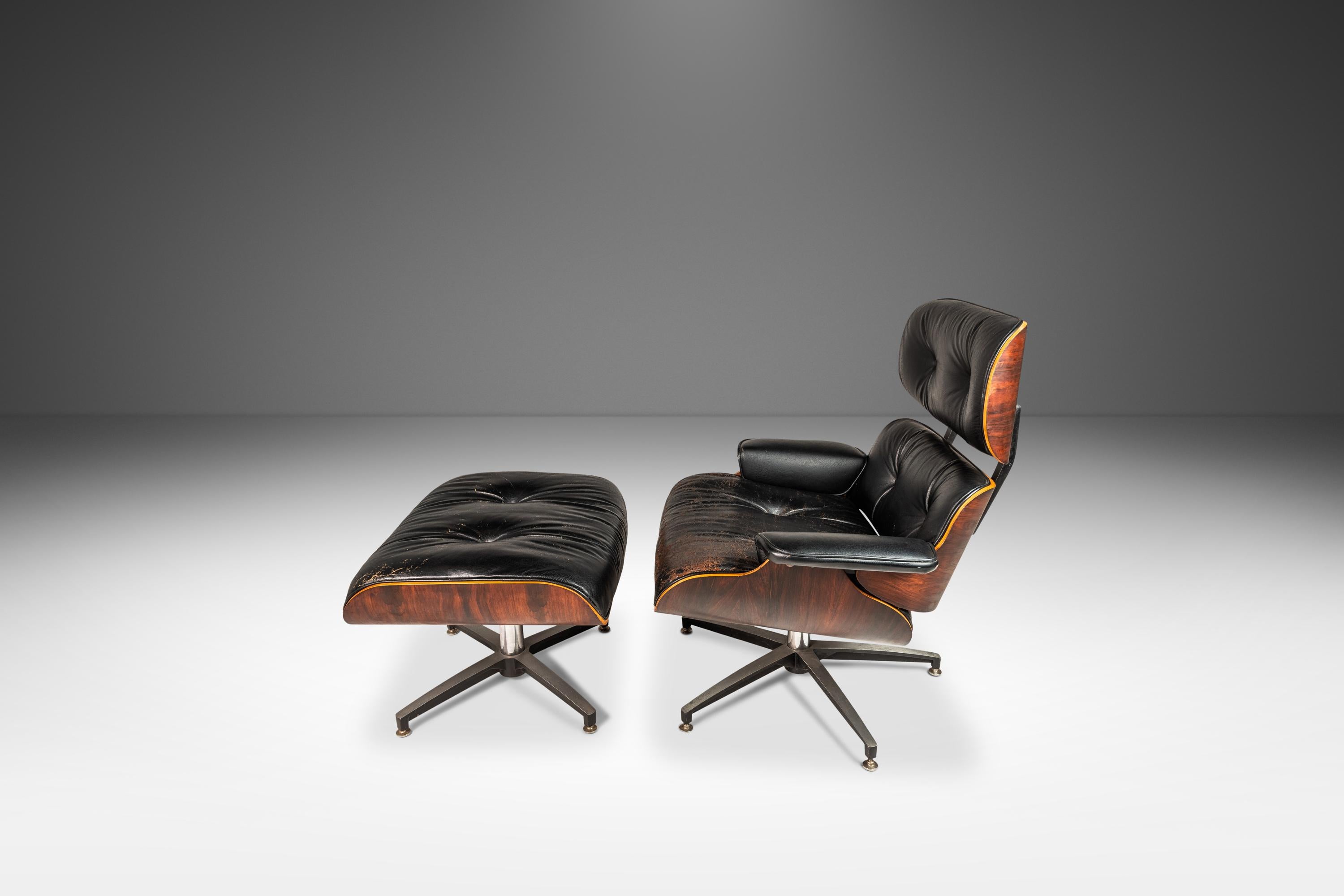 Lounge Chair & Ottoman Set After Charles & Ray Eames in Rosewood, USA, c. 1970's For Sale 2