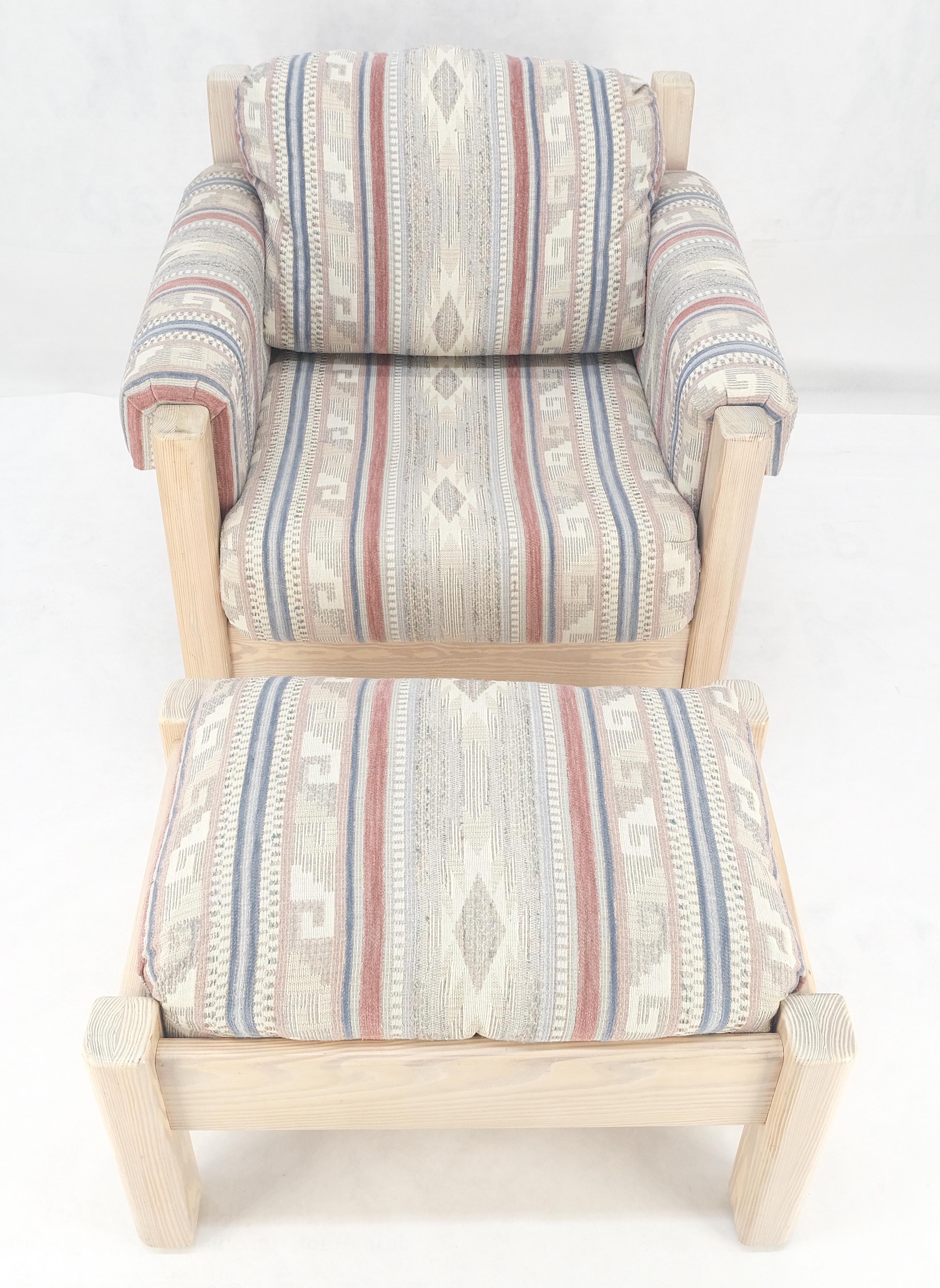 ¡Silla de salón Conjunto otomano c1970s Estilo madera roja blanqueada Arts & Crafts MINT! Estadounidense en venta