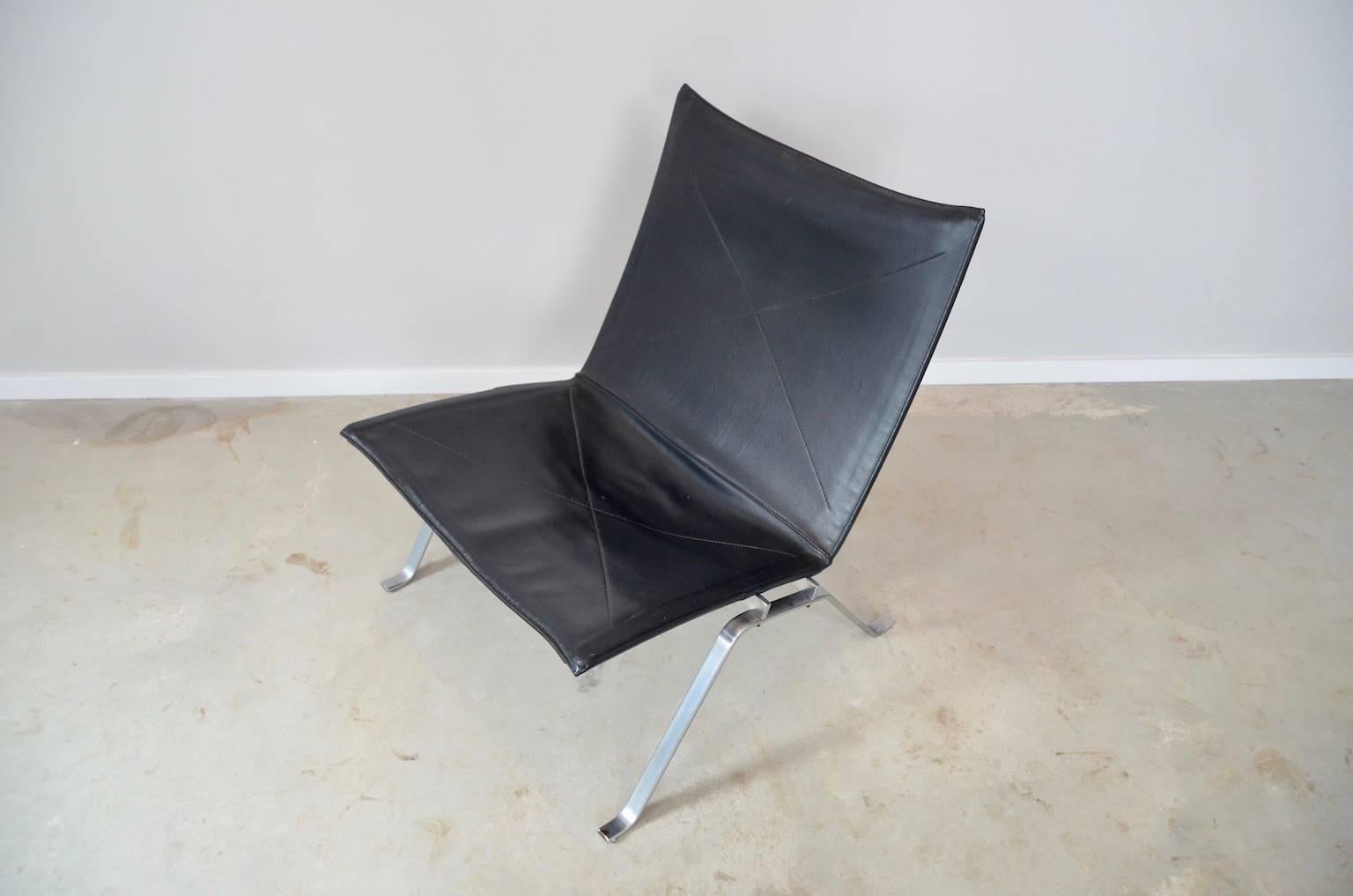 The PK22 lounge chair was an immediate success at the introduction in 1956. The chair embodies Poul Kjaerholm's search for the ideal balance between form and function. The chair was produced by E. Kold Christensen until 1982. This chair has a black