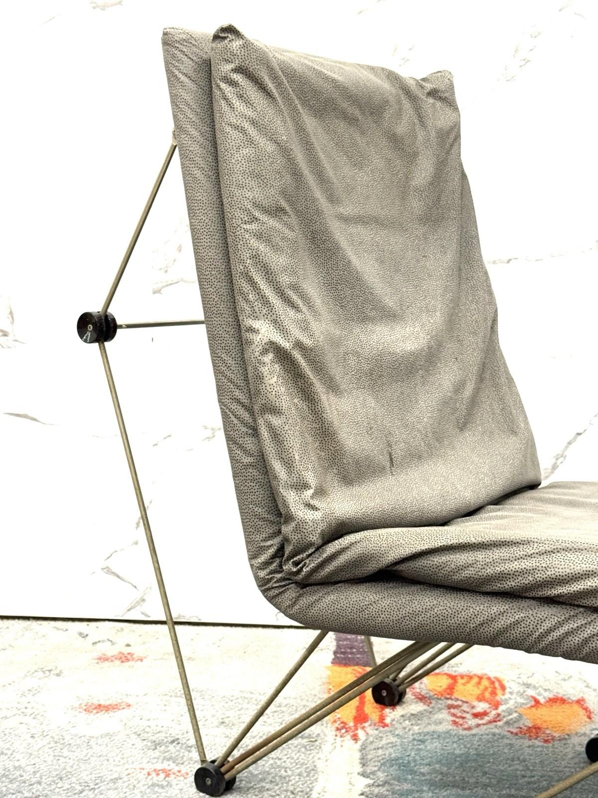 Lounge Chair Poltrona Geometric Design Postmodern Modernariato 1980’s (Italian) im Angebot