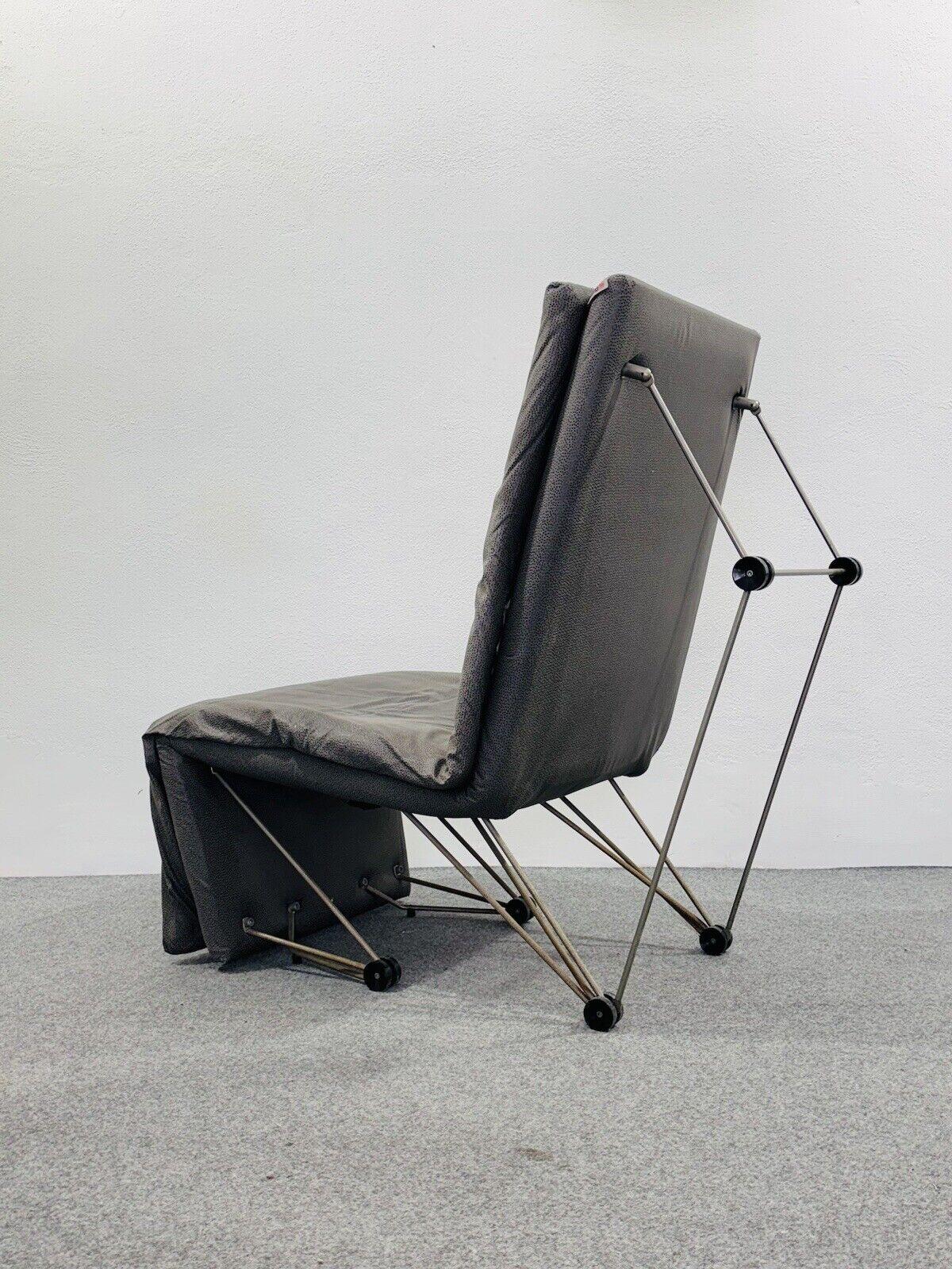 Lounge Chair Armchair Geometric Design Postmodern Modern 1980's In Good Condition For Sale In Taranto, IT