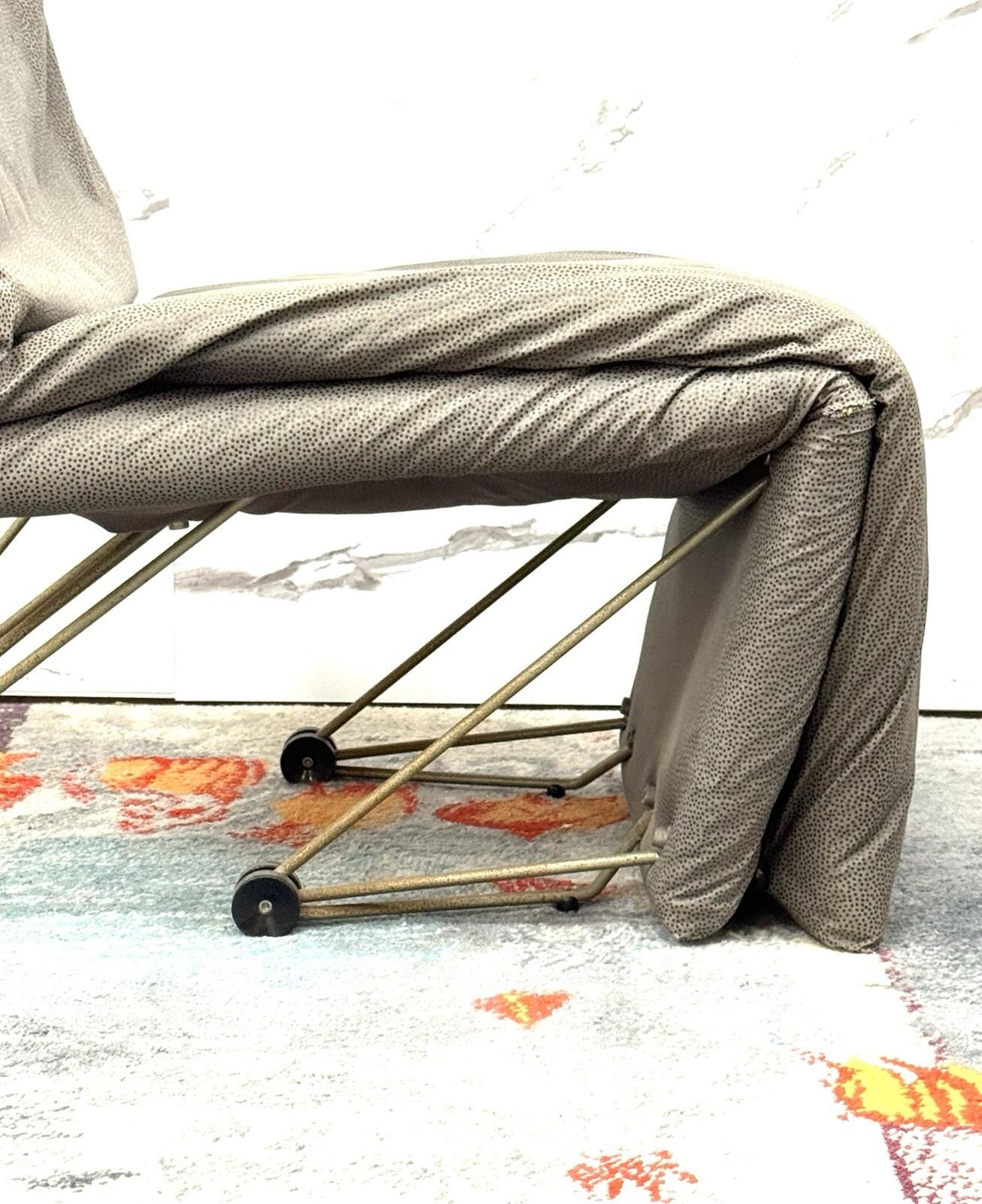 Lounge Chair Poltrona Geometric Design Postmodern Modernariato 1980’s (Metall) im Angebot