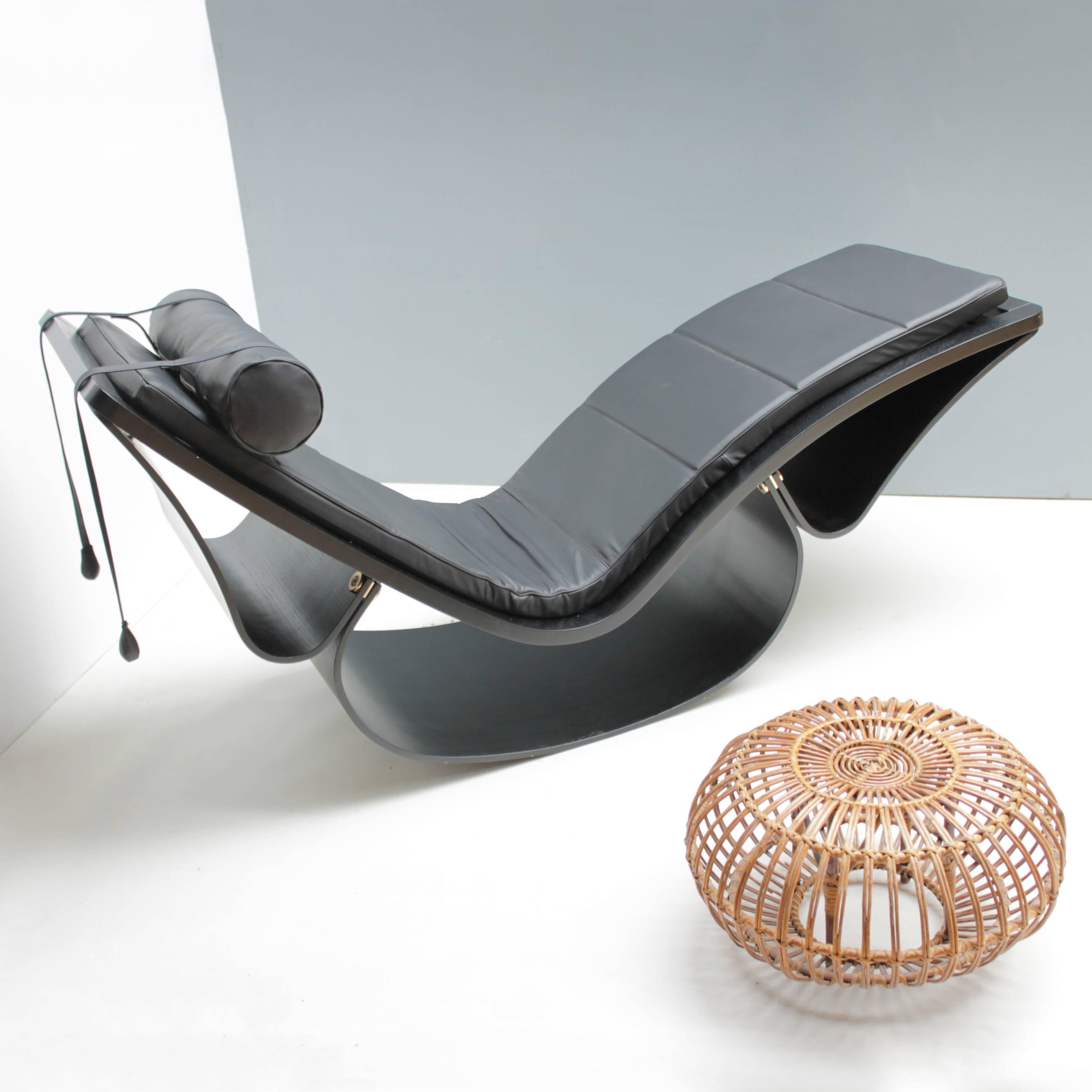 Lounge Chair 'Rio' by Oscar Niemeyer for Fasem International 7
