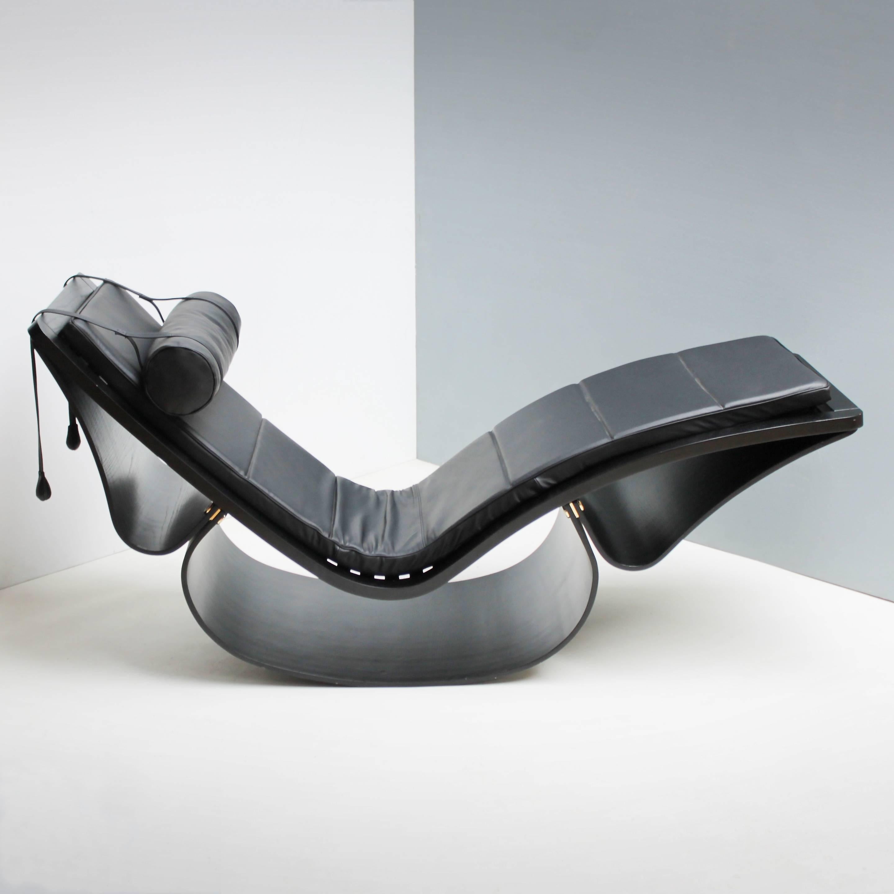 The rocking chaise or lounge chair 'Rio' by Oscar Niemeyer for Fasem International, Italy.
Upholstered in black leather, frame made of black stained ash. Adjustable headrest, with two small sack, filled with lead as contra weights.
This chair is