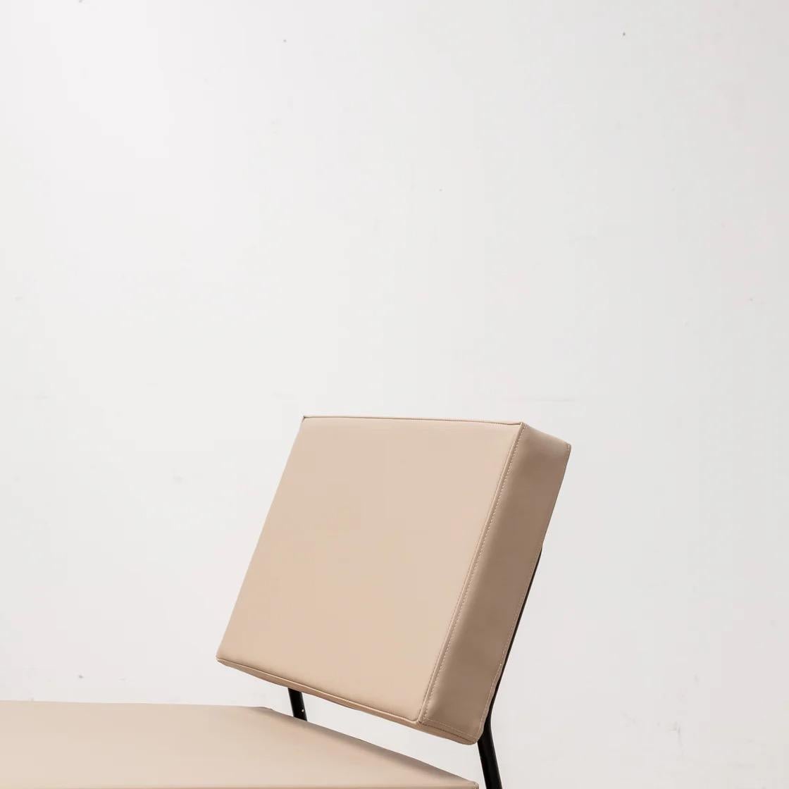 Fer Chaise longue set of 2by Pierre Guariche en vente