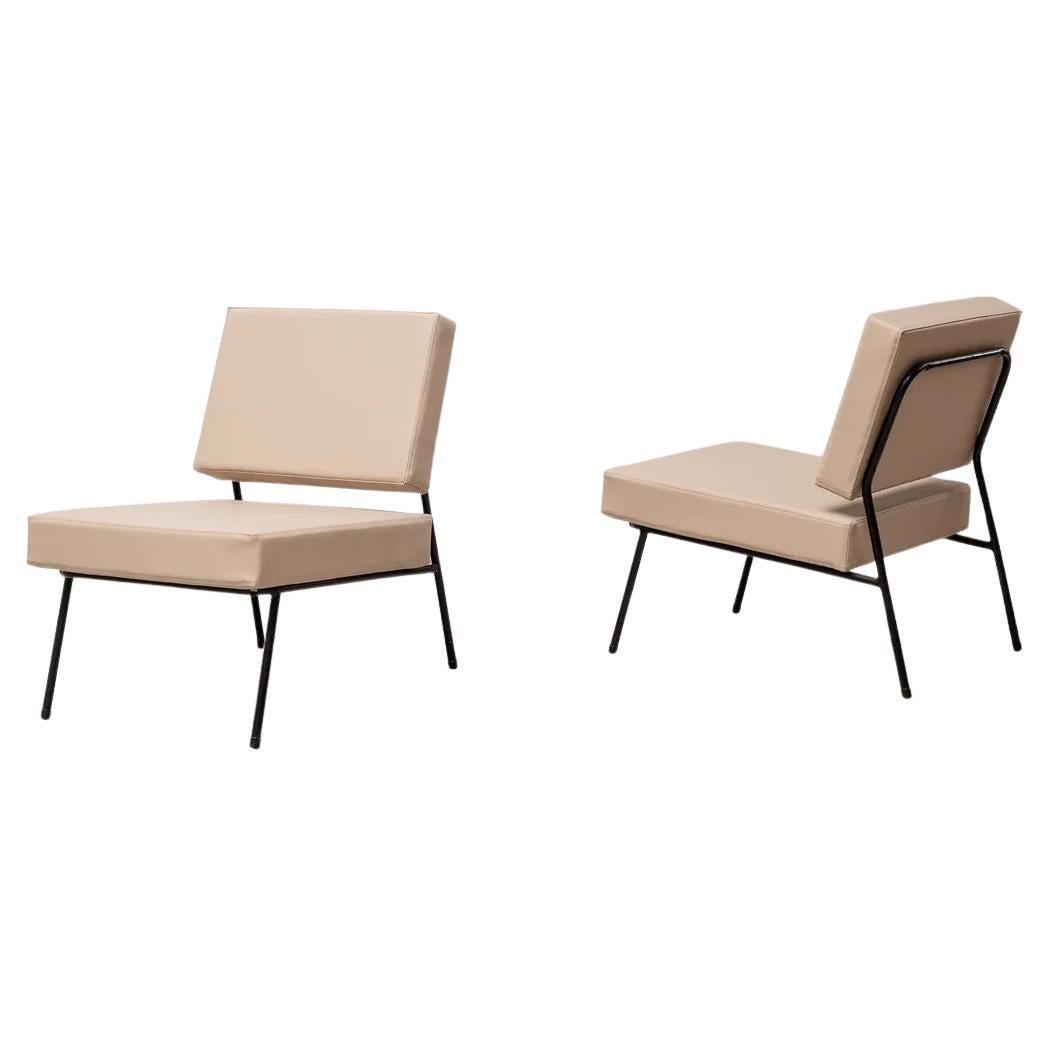 Chaise longue set of 2by Pierre Guariche en vente
