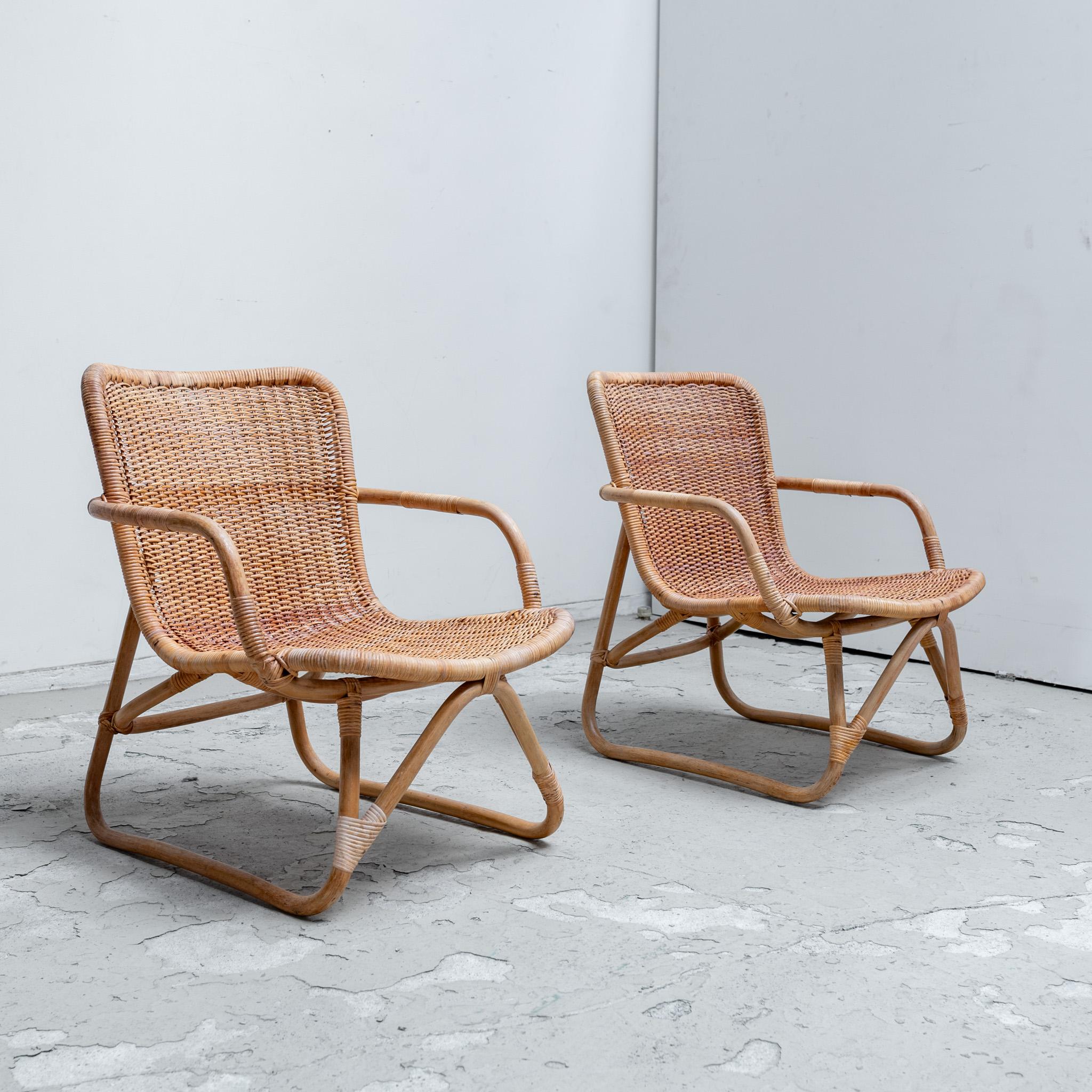 Butaca (modelo: QA-100) diseñada por el japonés Katsuo Matsumura (1923-1991). 
Fabricado con Yamakawa Rattan , uno de los materiales más ecológicos. Un diseño sencillo y elegante que es relevante en todo momento. Las curvas únicas de esta silla se