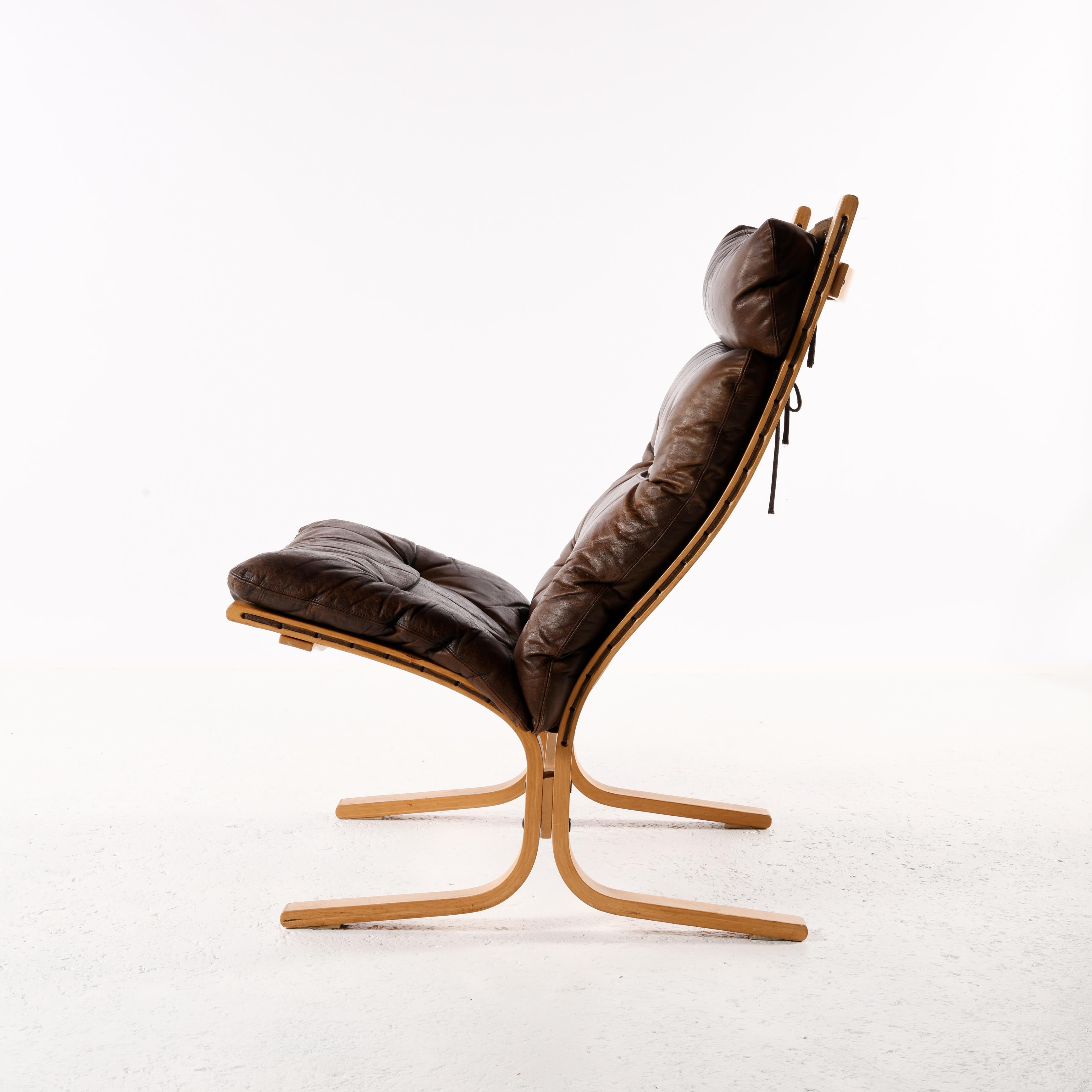 Norwegian Lounge chair Siesta designed by Ingmar Relling with leather cushion 