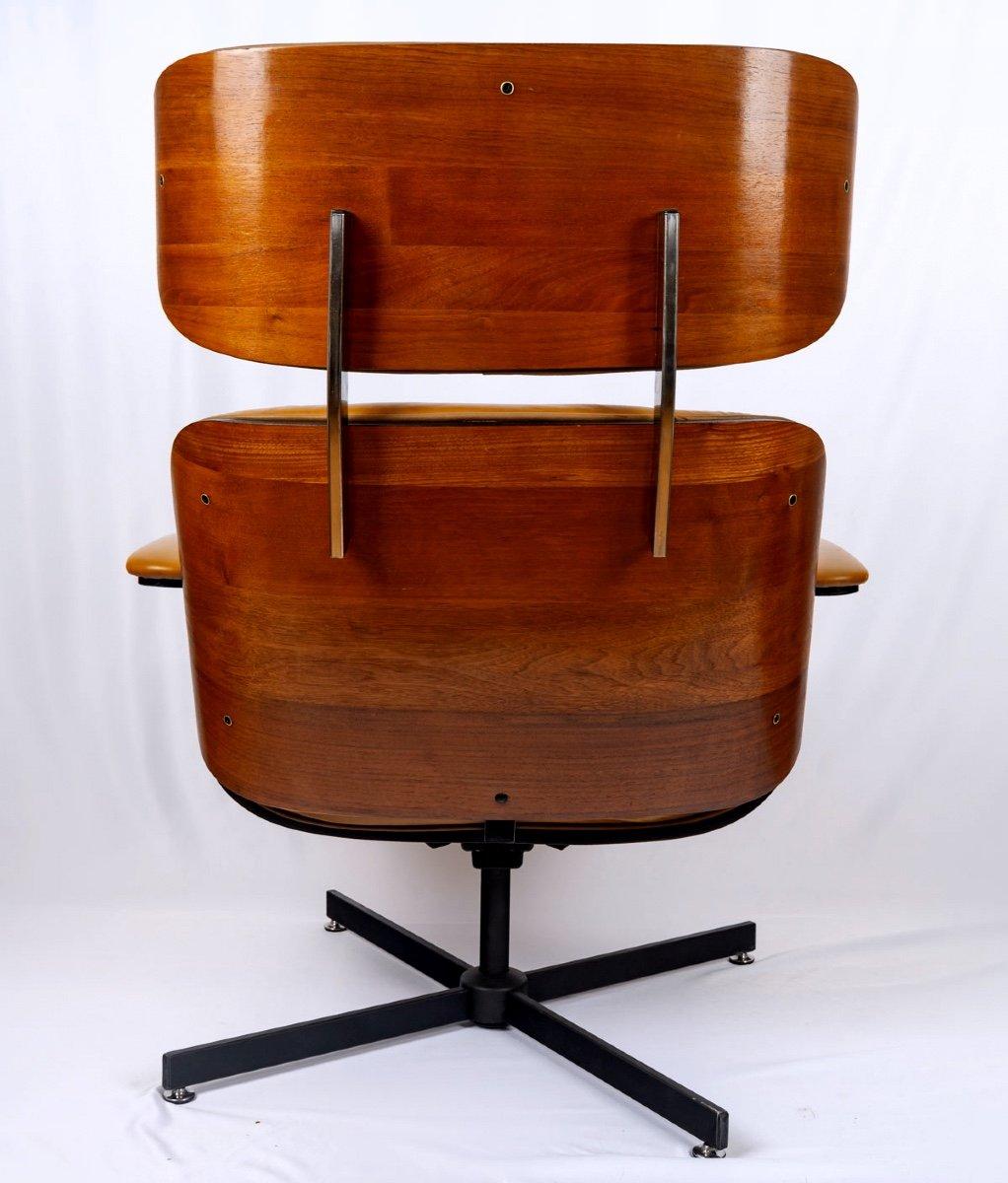 Charles and Ray Eames & Mobilier International.
A very fine Lounge Chair and Ottoman set, sublimely upholstered in leather, on thermoformed plywood and rosewood veneer shells, with injected aluminium legs and backrest brackets.

Charles and Ray