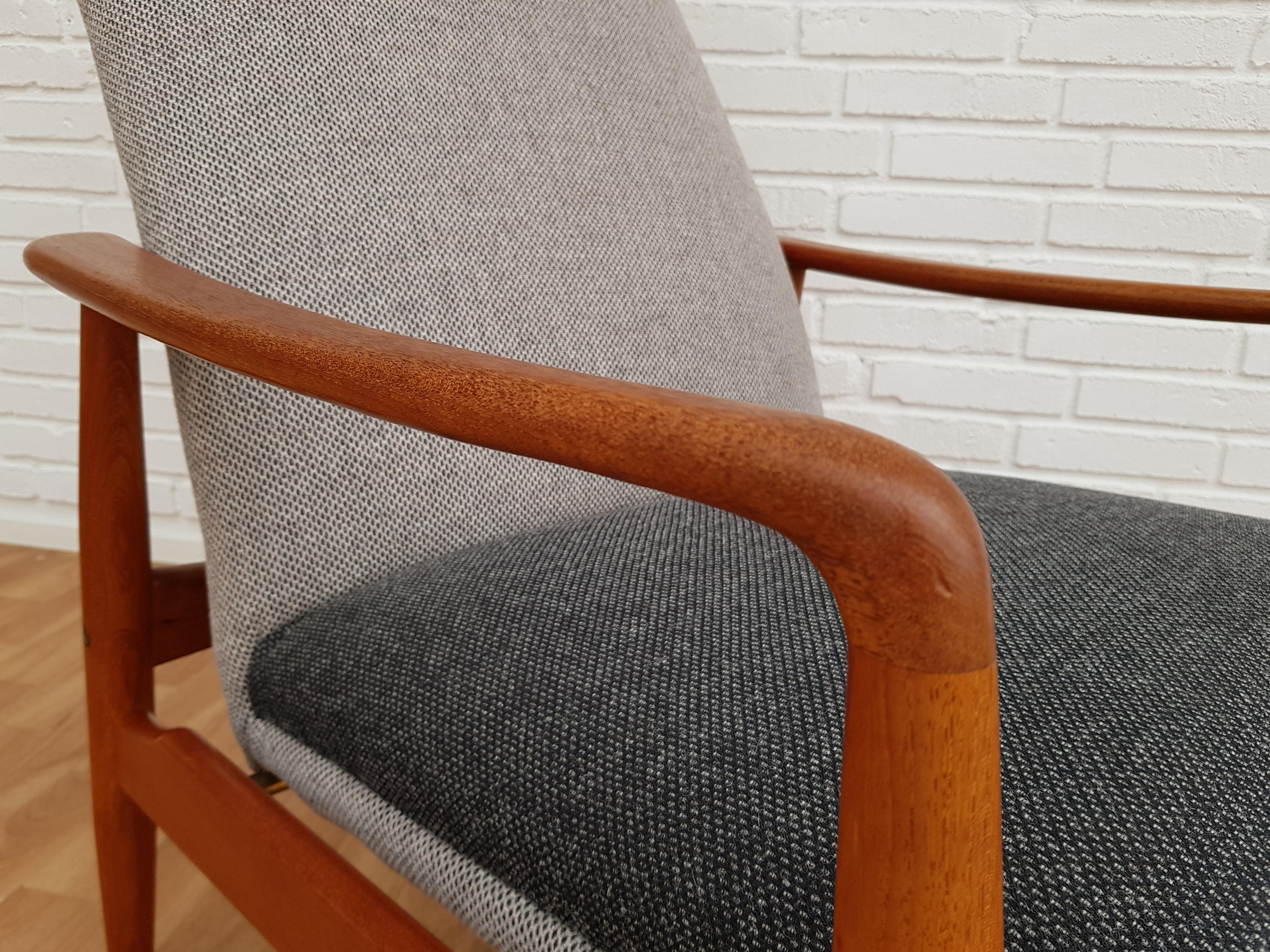 Lounge chair Søren J. Ladefoged & Søn. High-backed armchair, teak wood frame, adjustable two-step seat / back. Completely restored by craftsman, furniture upholsterer at Retro Møbler Galleri. Brand new padding. New reupholstered in quality wool
