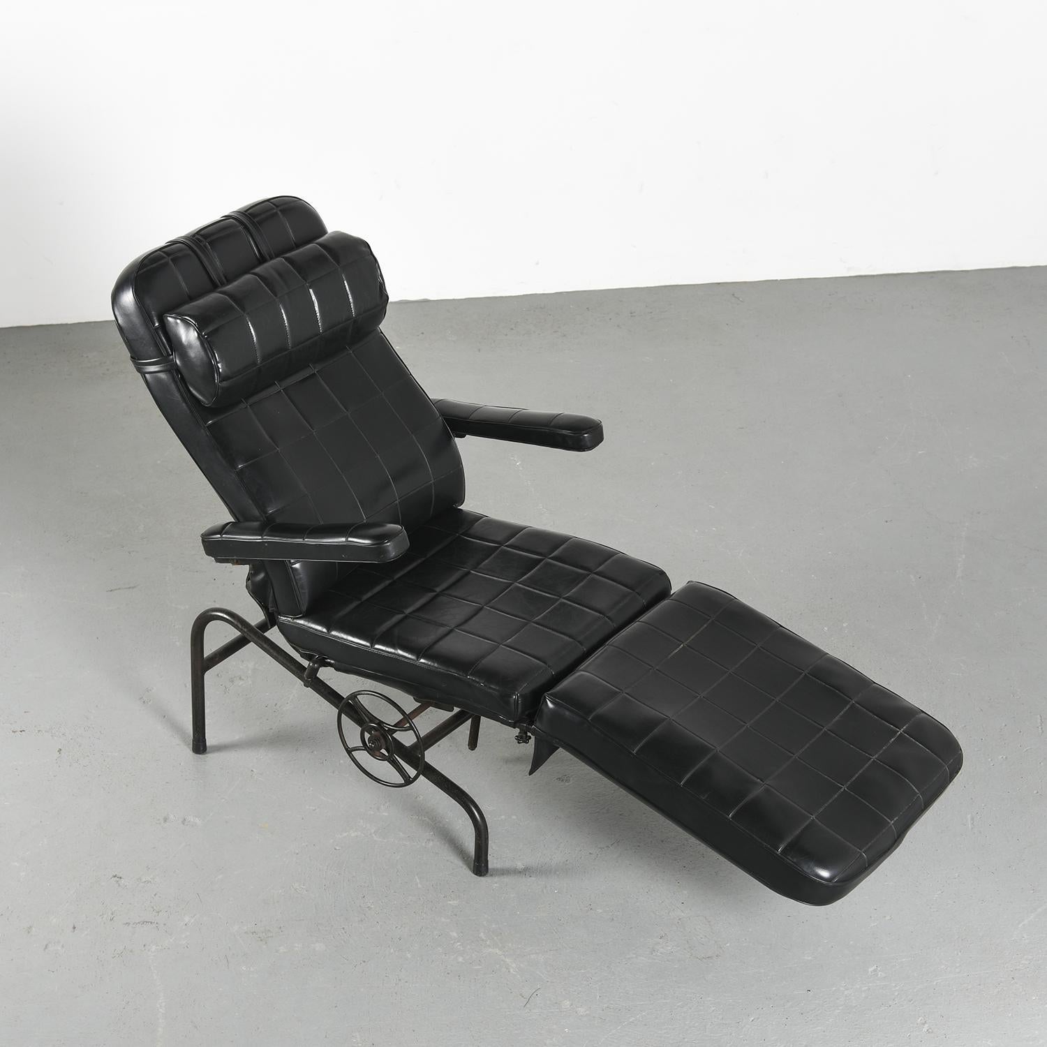 Mid-Century Modern  Lounge Chair 