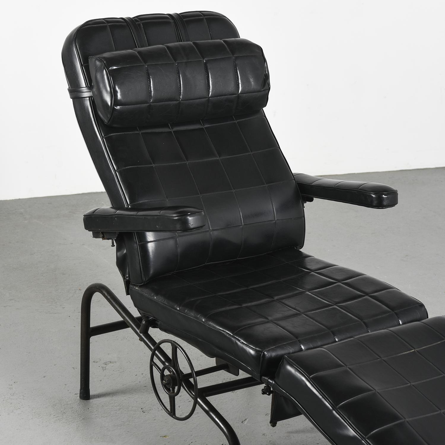  Lounge Chair 