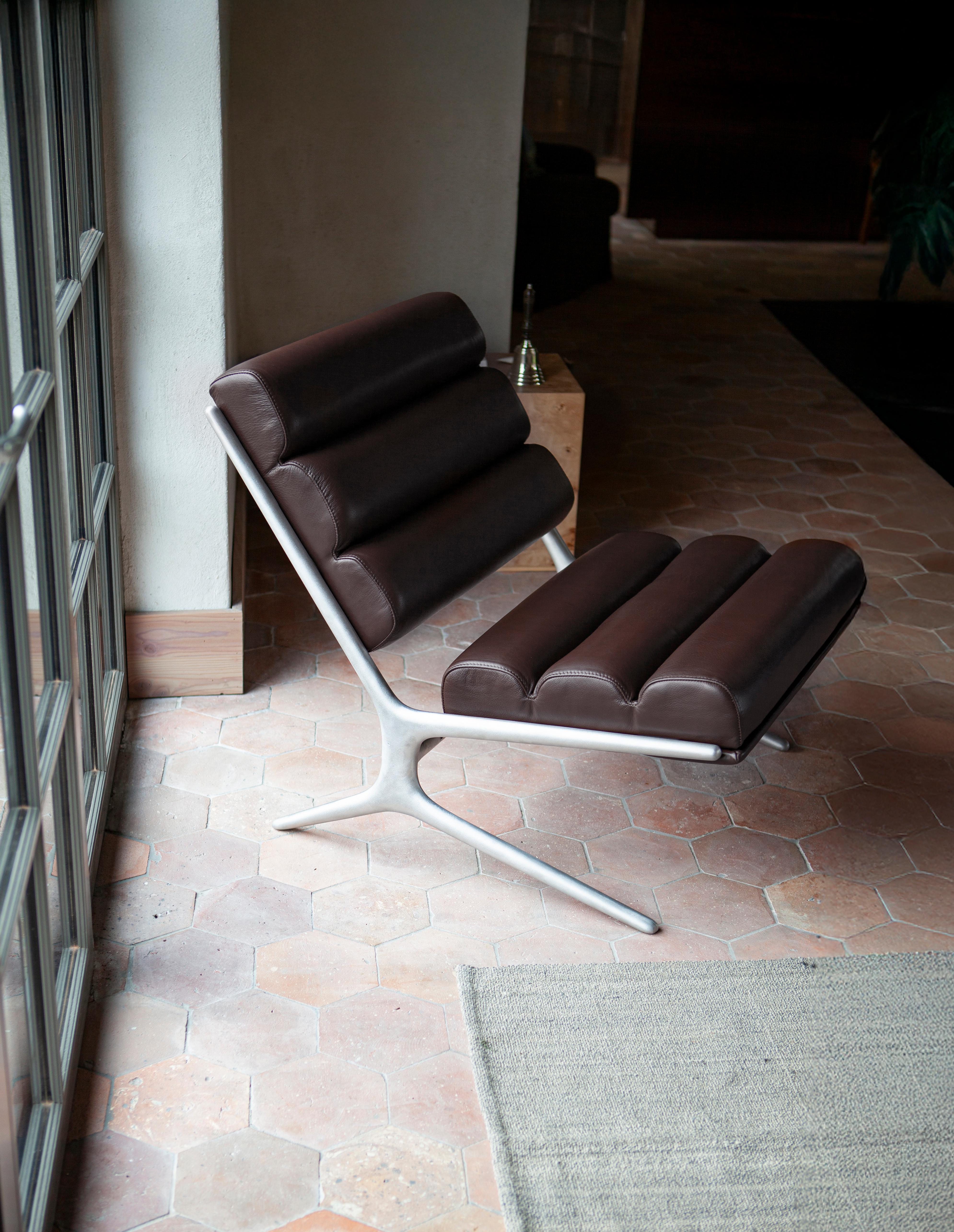 Loungesessel - Strukturiertes Aluminium (21. Jahrhundert und zeitgenössisch) im Angebot